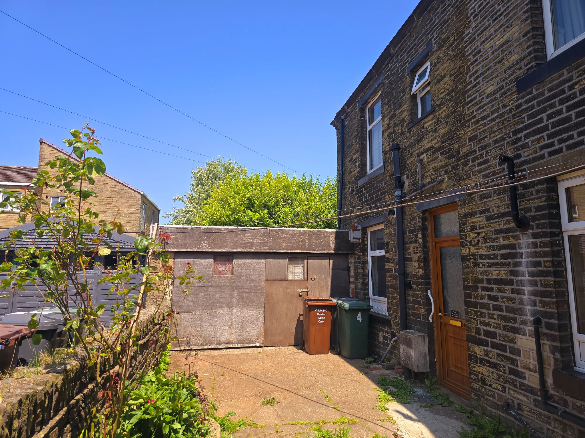 2 bedroom semi-detached house For Sale in Bradford - Photograph 14.