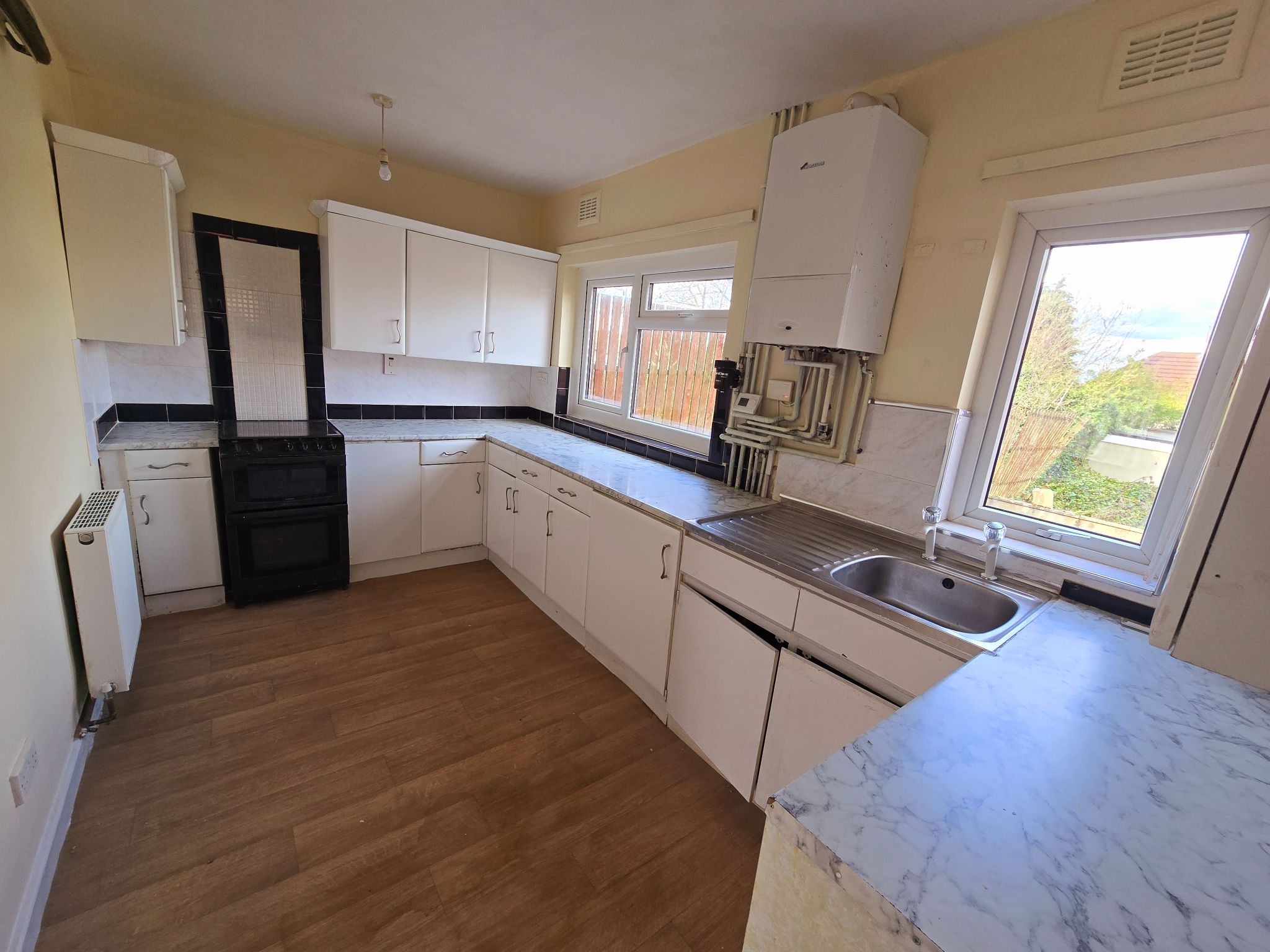 3 bedroom semi-detached house To Let in Bradford - Property photograph.