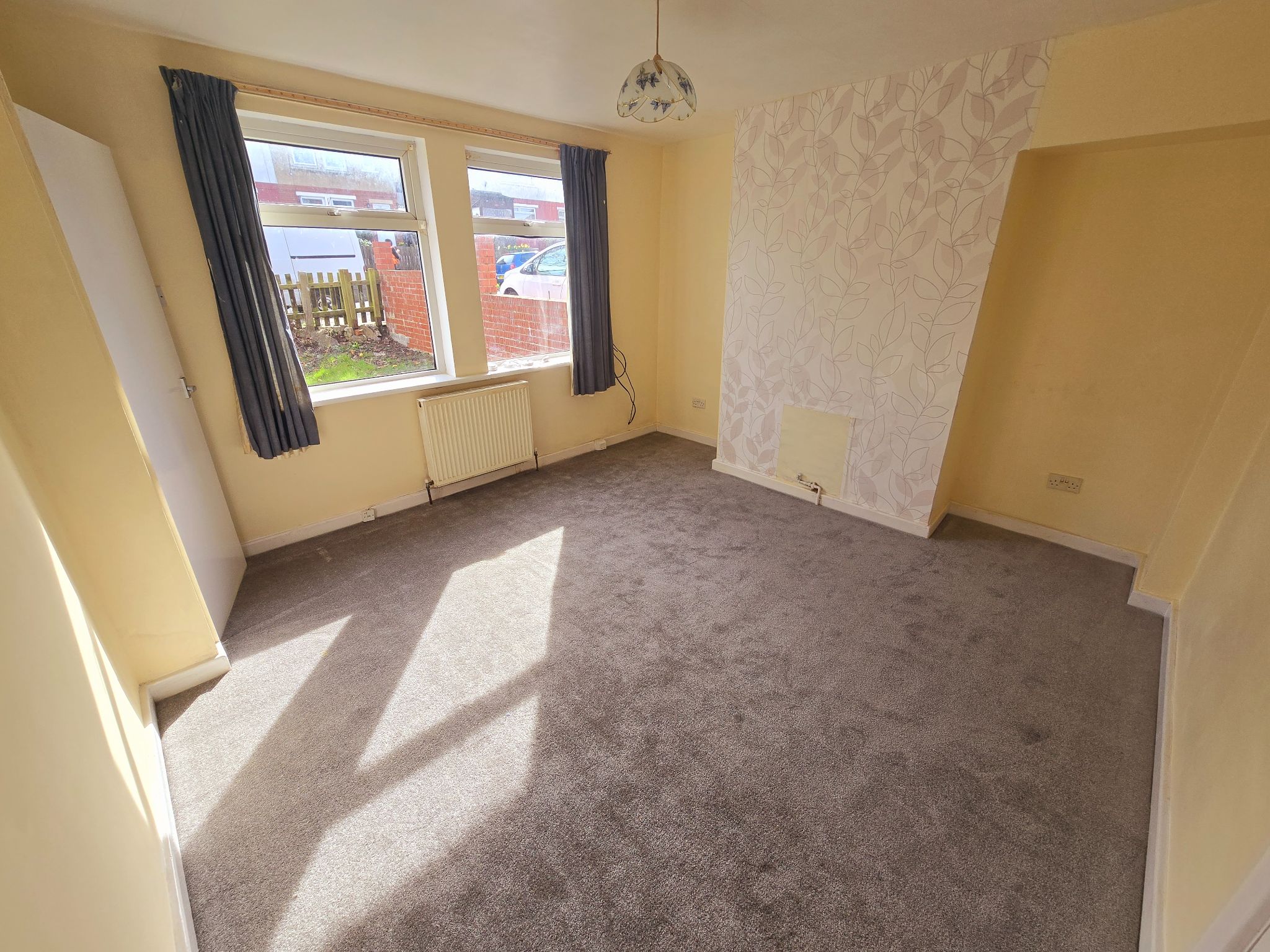 3 bedroom semi-detached house To Let in Bradford - Property photograph.