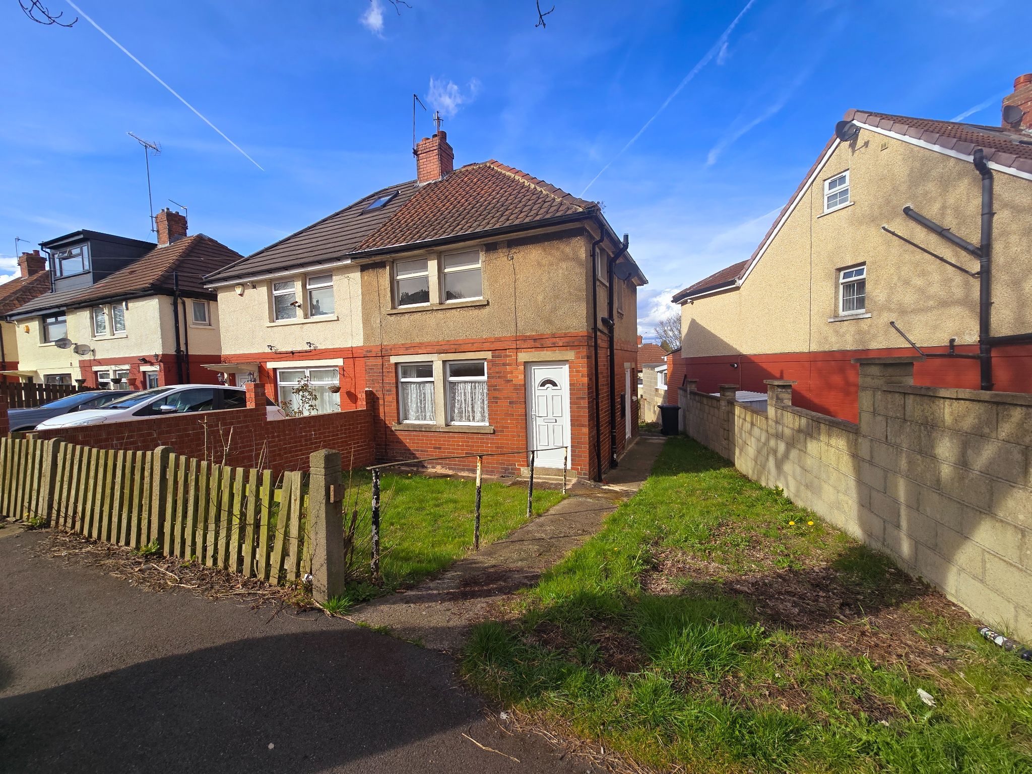 3 bedroom semi-detached house To Let in Bradford - Property photograph.