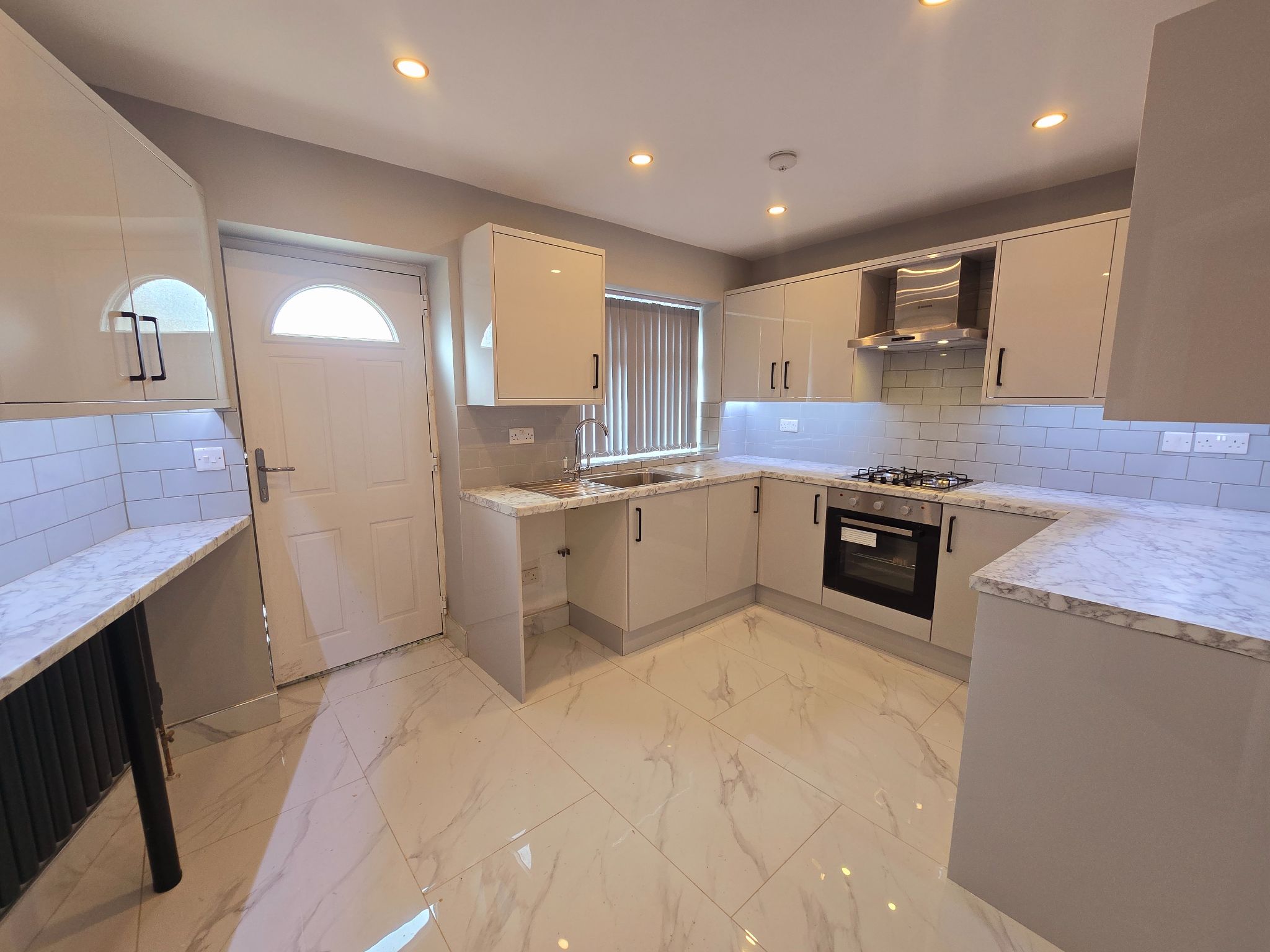 5 bedroom end terraced house For Sale in Bradford - Property photograph.