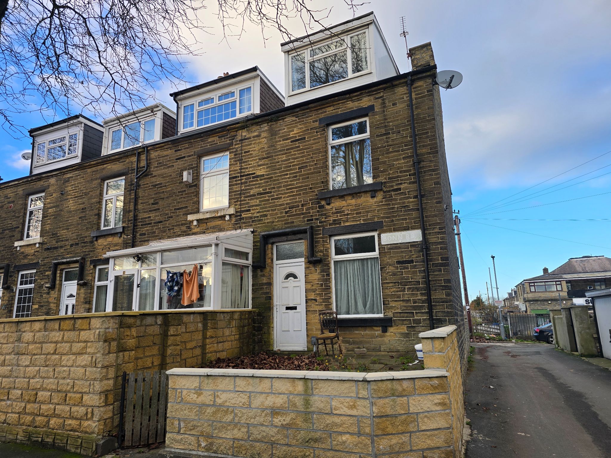 4 bedroom mid terraced house For Sale in Bradford - Property photograph.