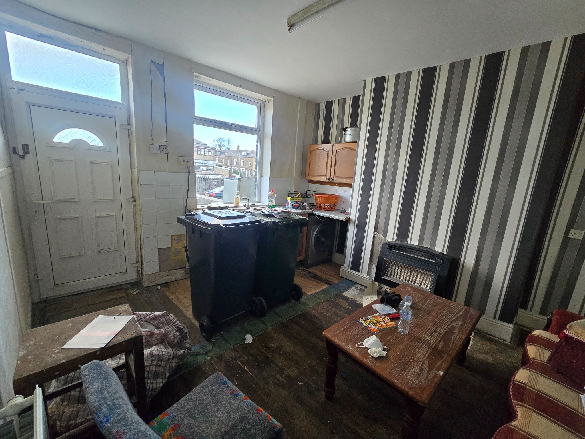 4 bedroom mid terraced house For Sale in Bradford - Property photograph.