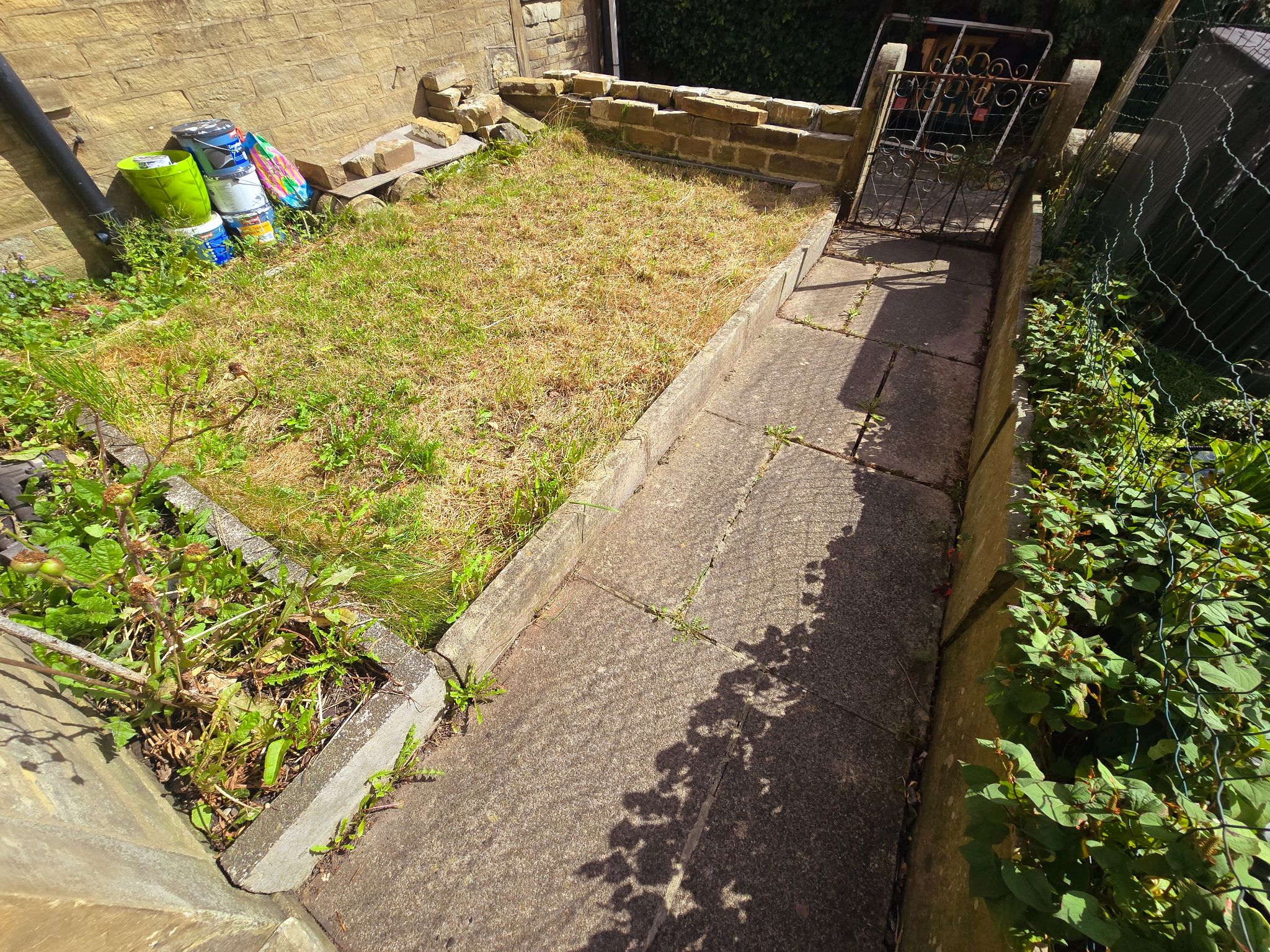 2 bedroom cottage house To Let in Bradford - Photograph 10.
