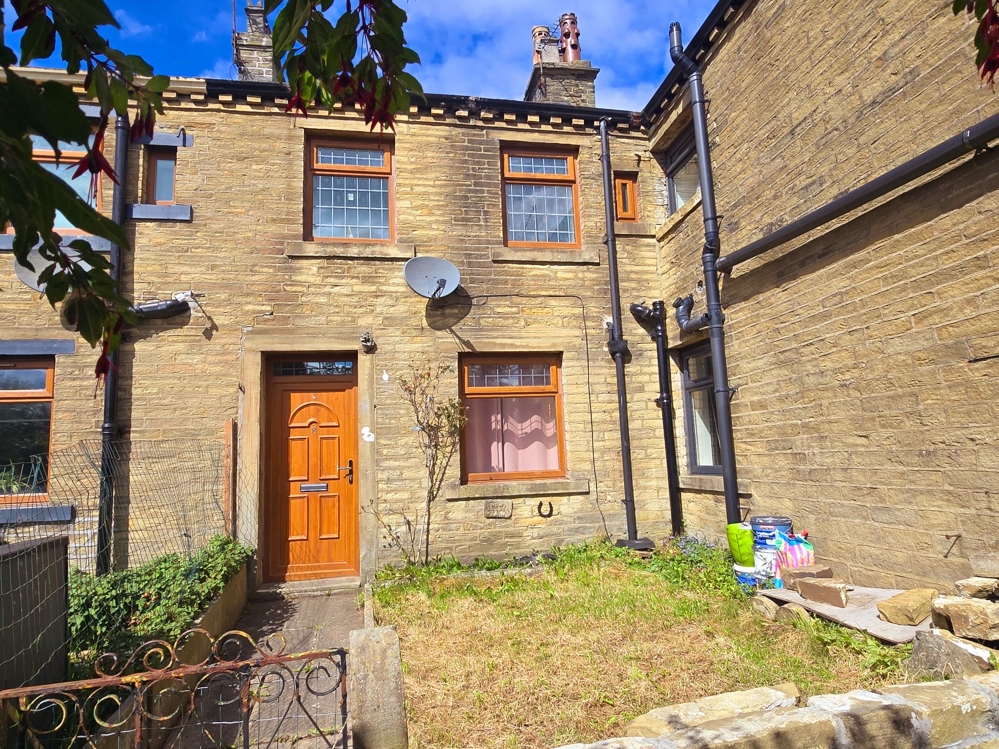2 bedroom cottage house To Let in Bradford - Photograph 9.