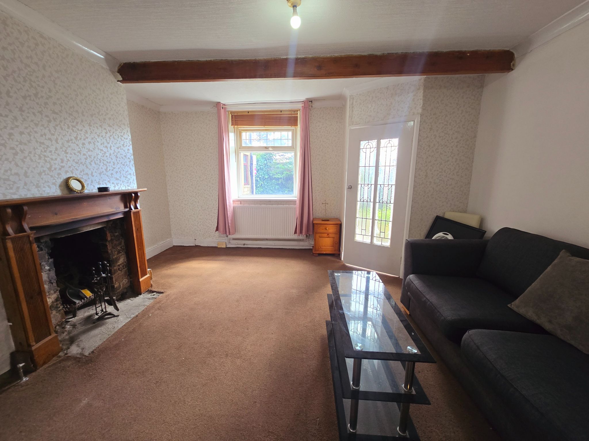 2 bedroom cottage house To Let in Bradford - Photograph 2.