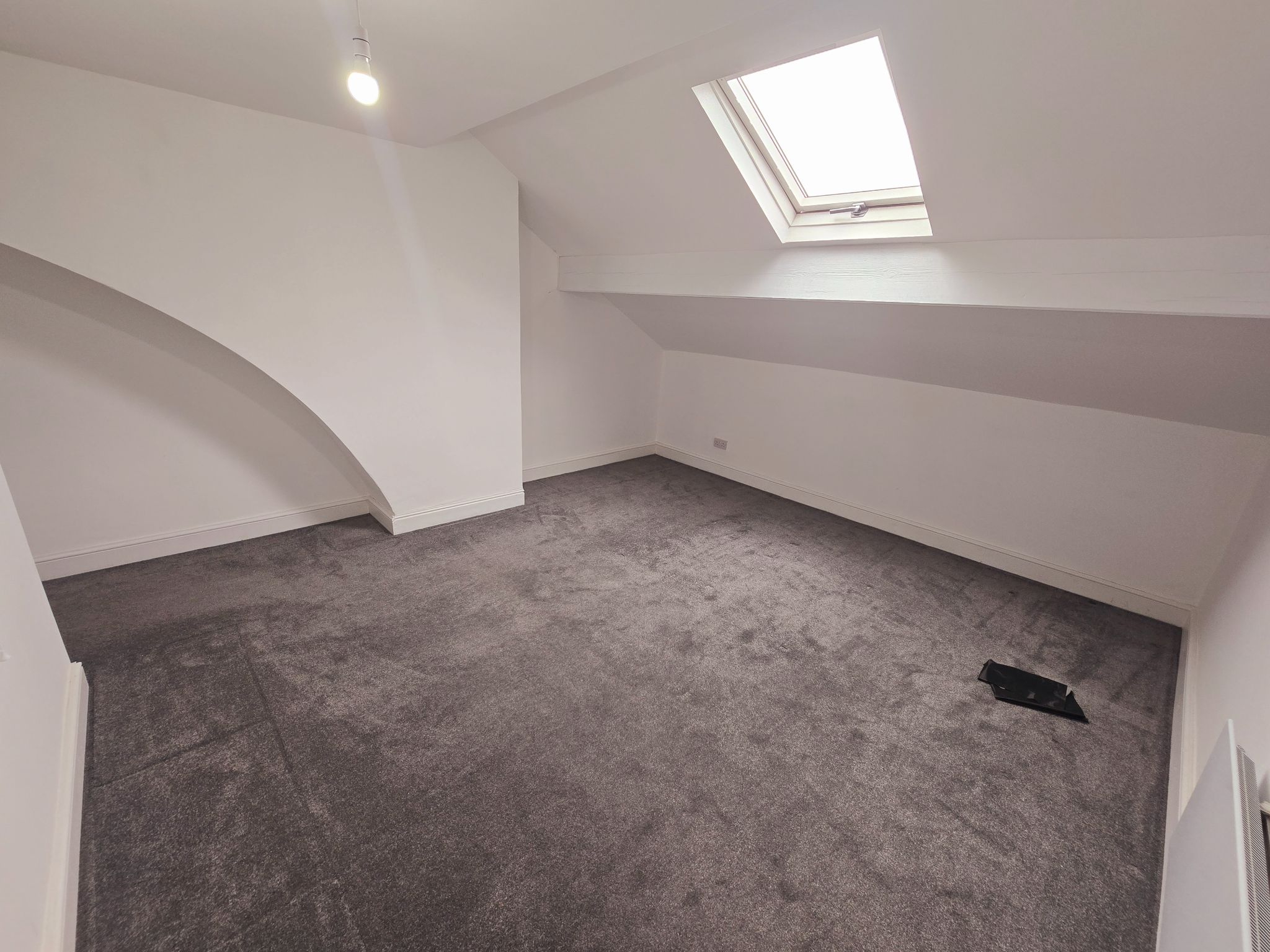 3 bedroom mid terraced house To Let in Bradford - Photograph 8.