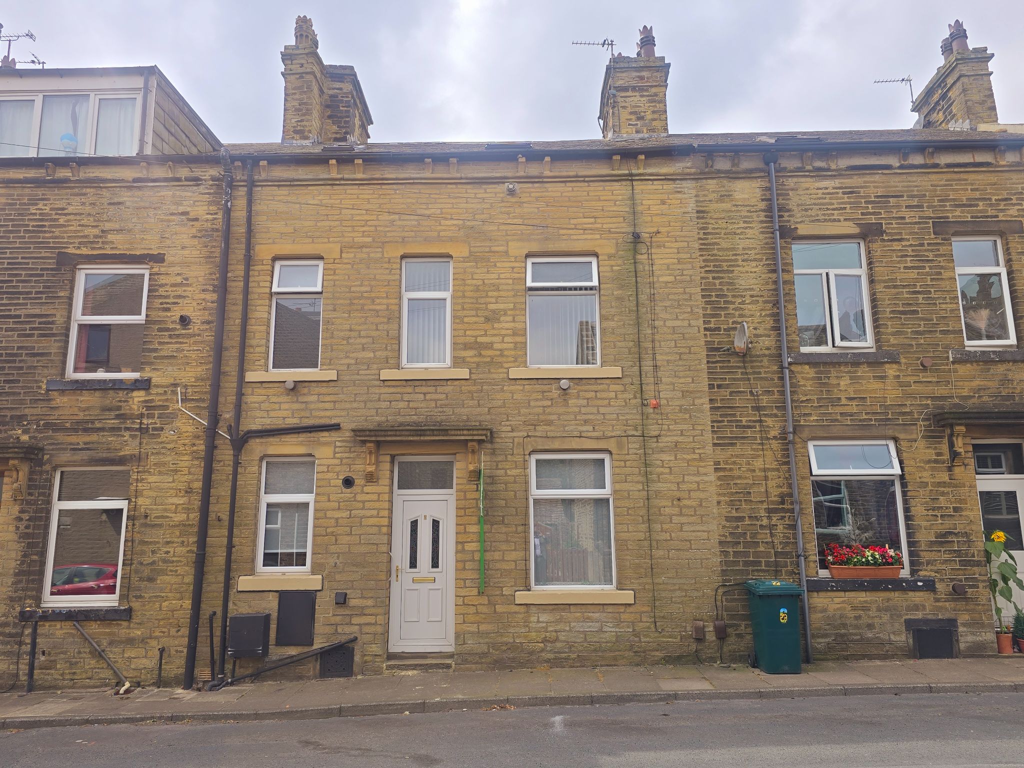 3 bedroom mid terraced house To Let in Bradford - Photograph 1.