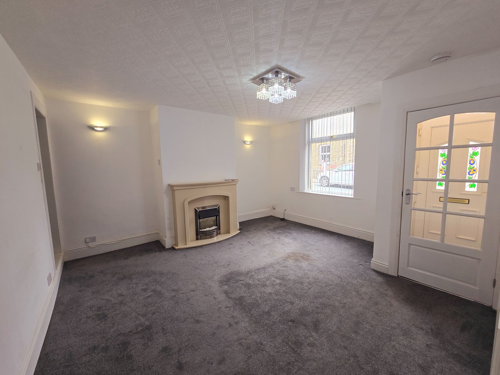 3 bedroom mid terraced house To Let in Bradford - Photograph 2.