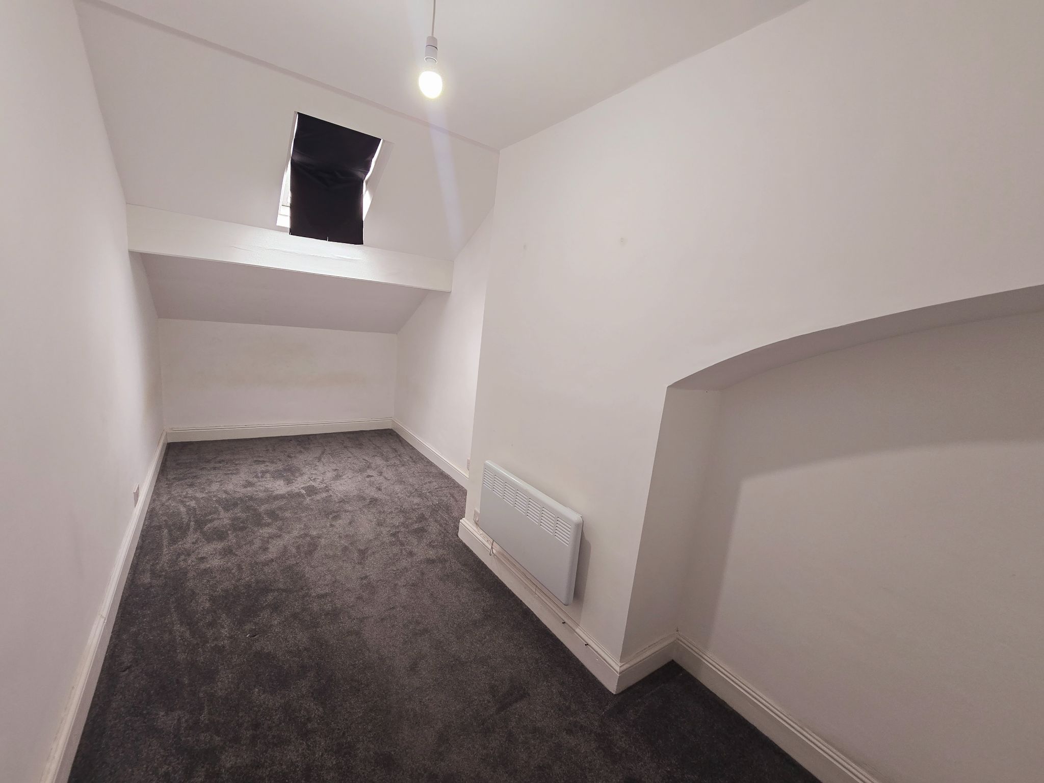 3 bedroom mid terraced house To Let in Bradford - Photograph 9.