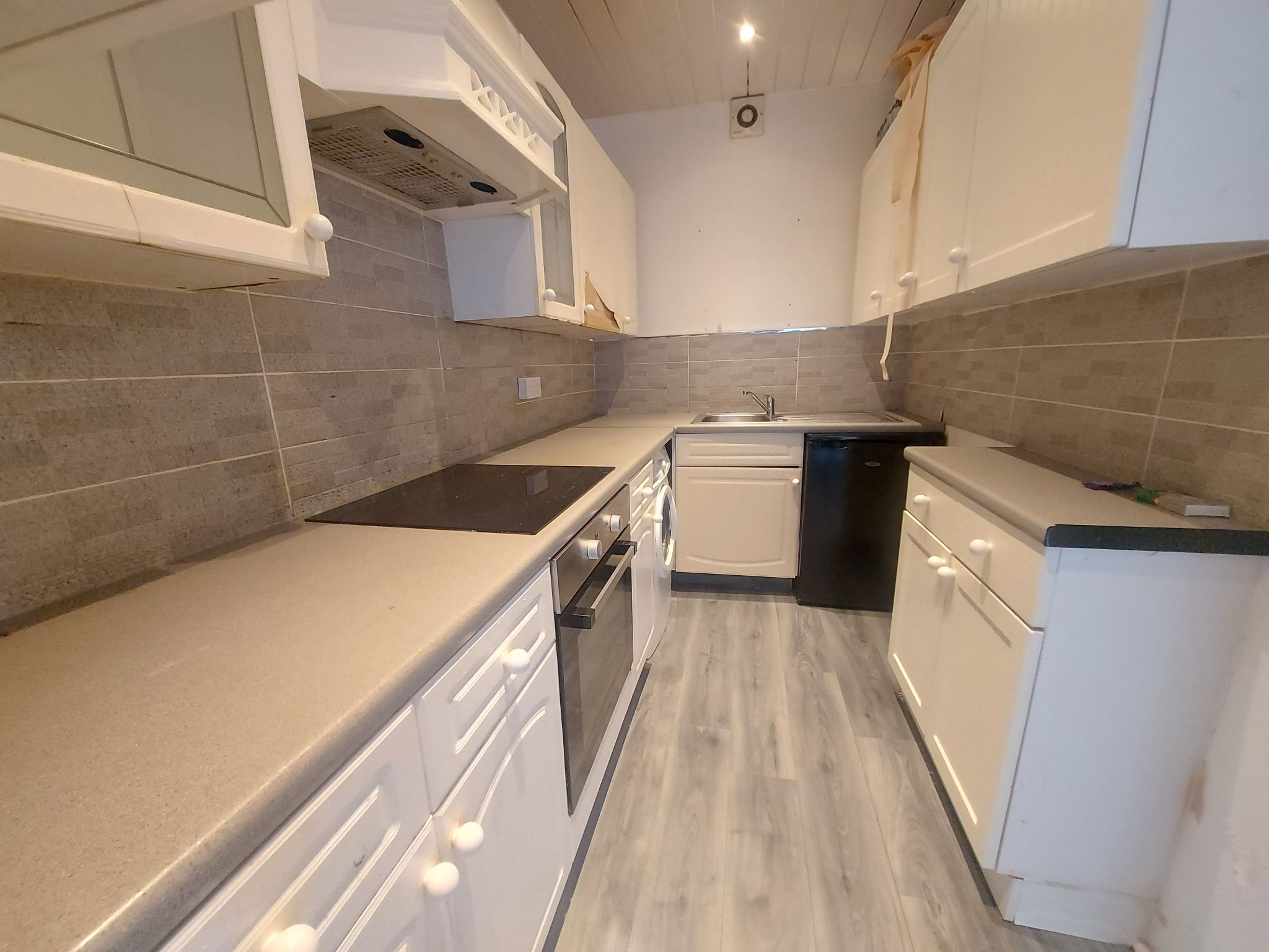 2 bedroom apartment flat/apartment To Let in Bradford - Photograph 5.