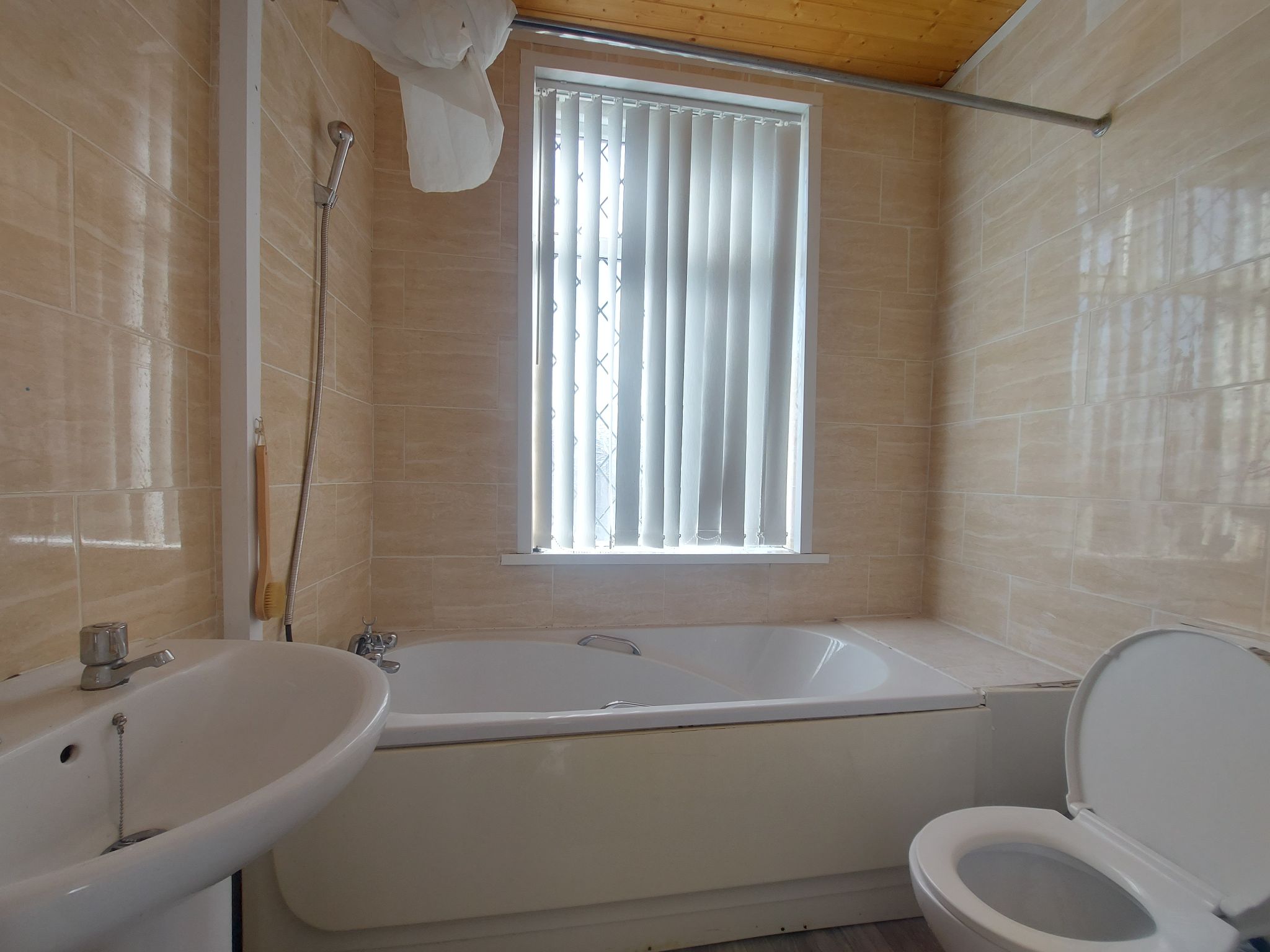 2 bedroom apartment flat/apartment To Let in Bradford - Photograph 4.