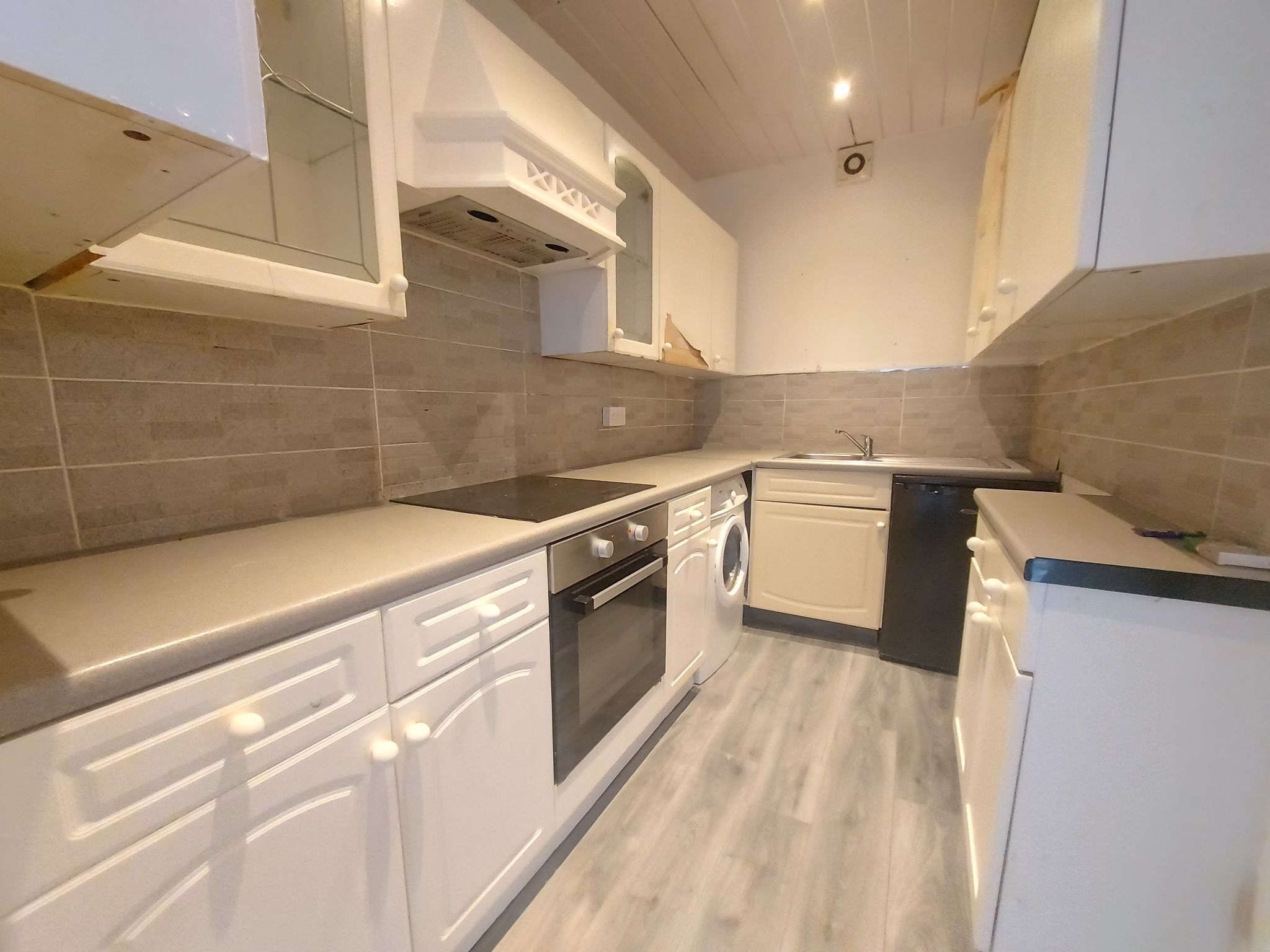 2 bedroom apartment flat/apartment To Let in Bradford - Photograph 1.