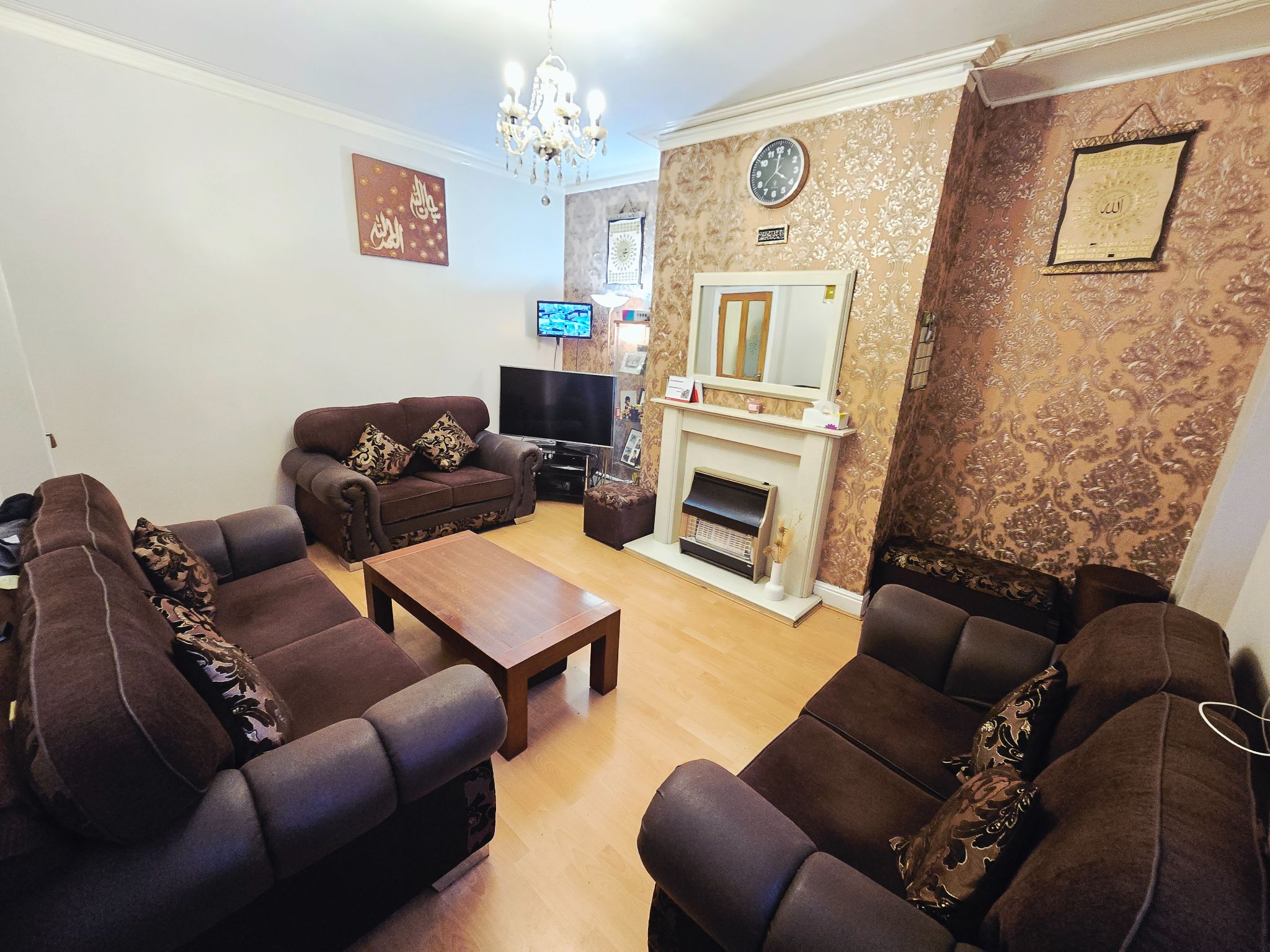 4 bedroom mid terraced house For Sale in Bradford - Property photograph.