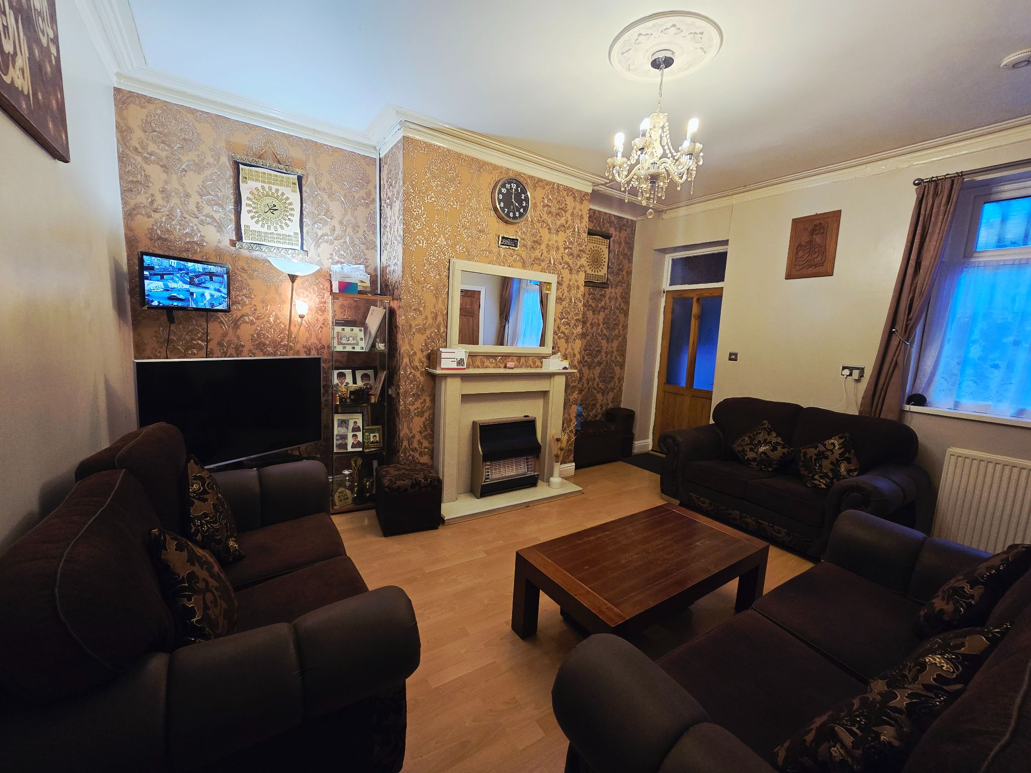 4 bedroom mid terraced house For Sale in Bradford - Property photograph.