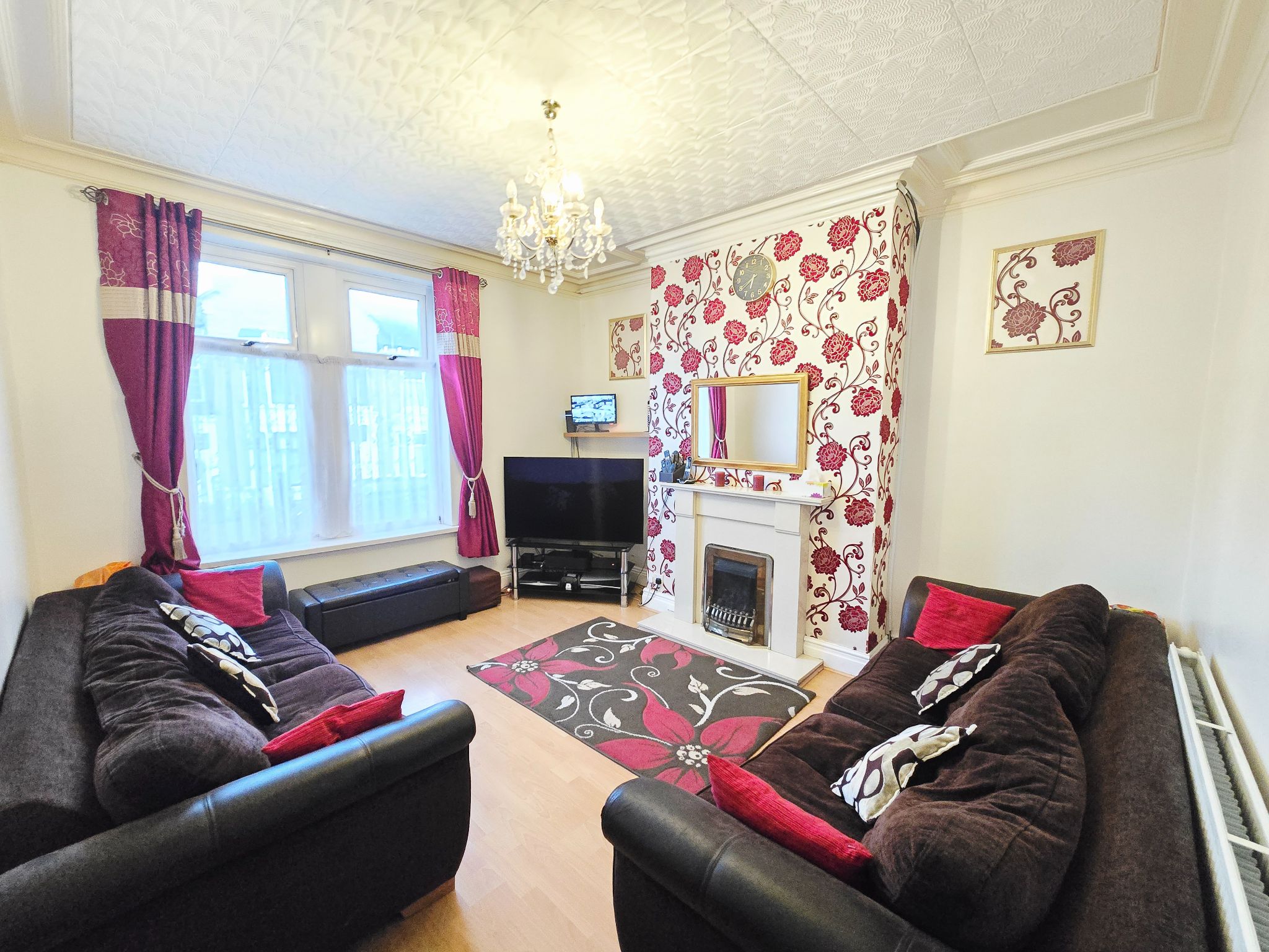 4 bedroom mid terraced house For Sale in Bradford - Property photograph.