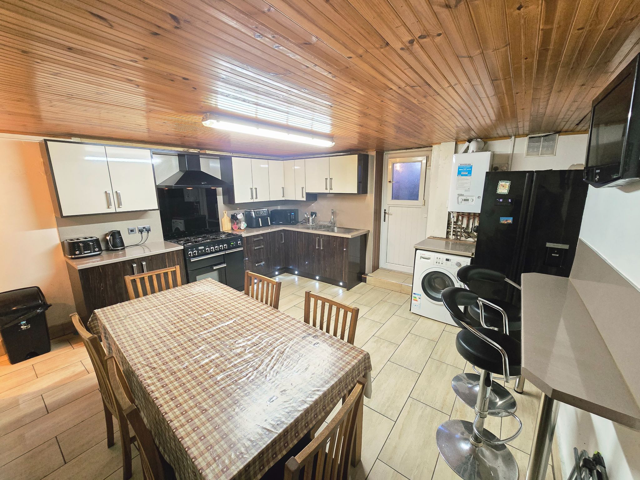 4 bedroom mid terraced house For Sale in Bradford - Property photograph.