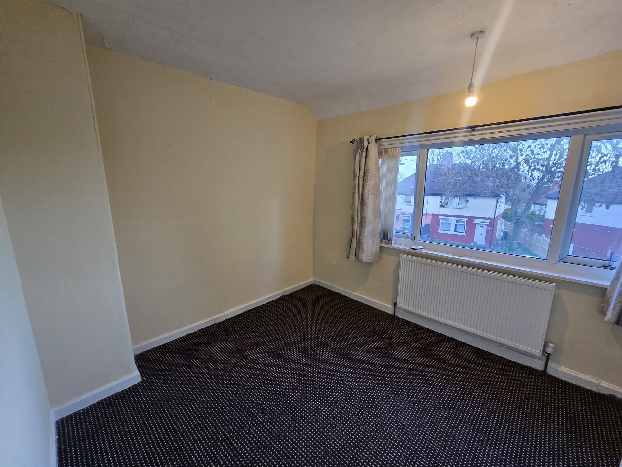 3 bedroom semi-detached house To Let in Bradford - Property photograph.