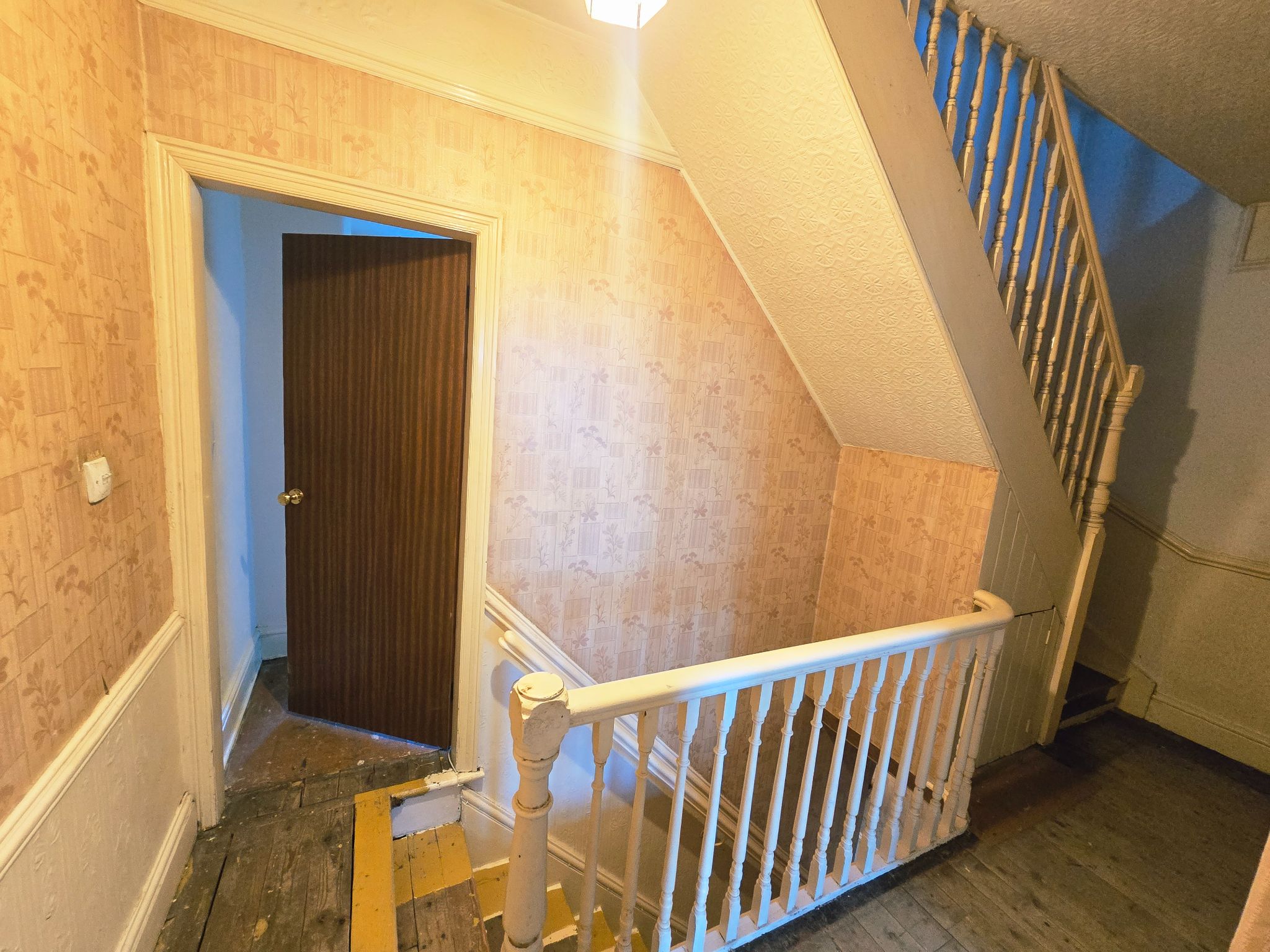  - F/F Landing & Hallway