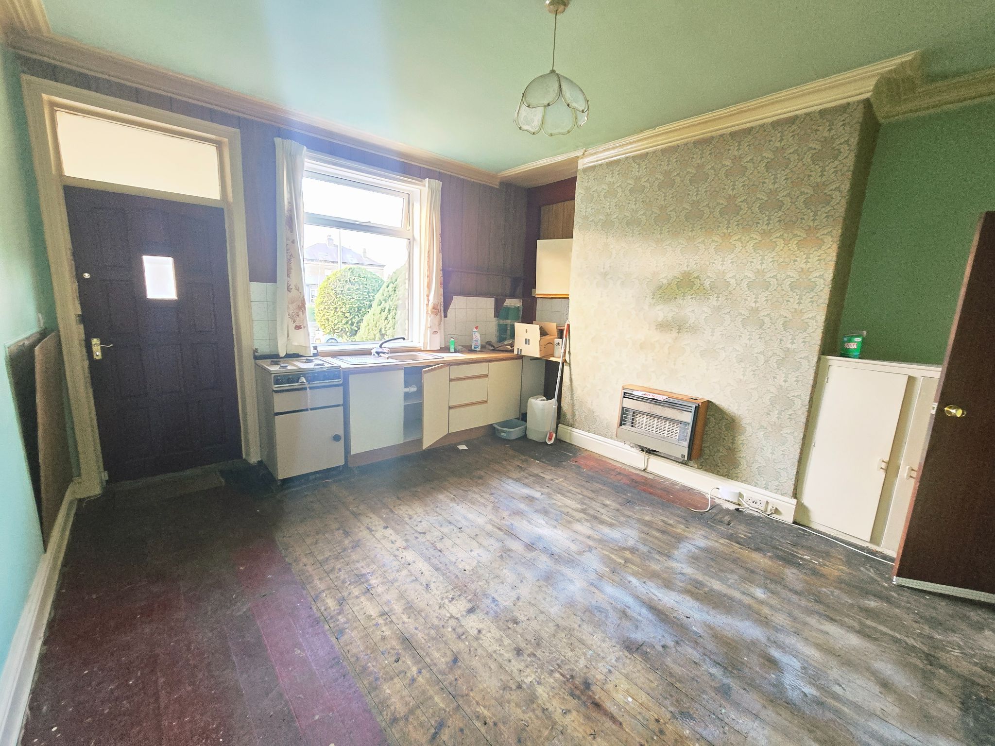 3 bedroom mid terraced house For Sale in Shipley - Property photograph.