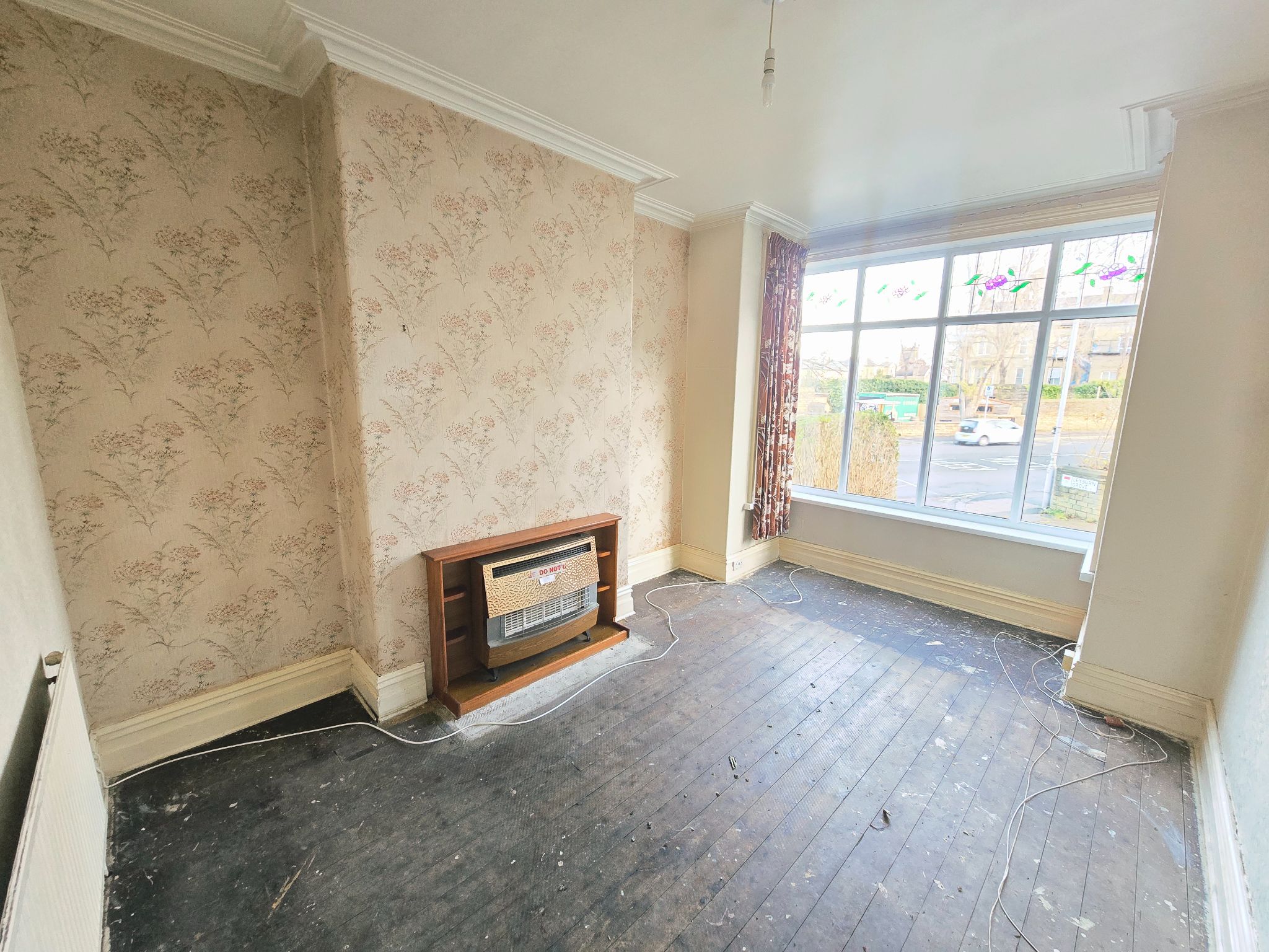 3 bedroom mid terraced house For Sale in Shipley - Property photograph.
