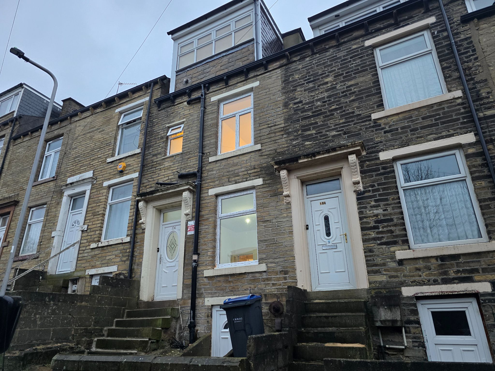 4 bedroom mid terraced house For Sale in Bradford - Property photograph.