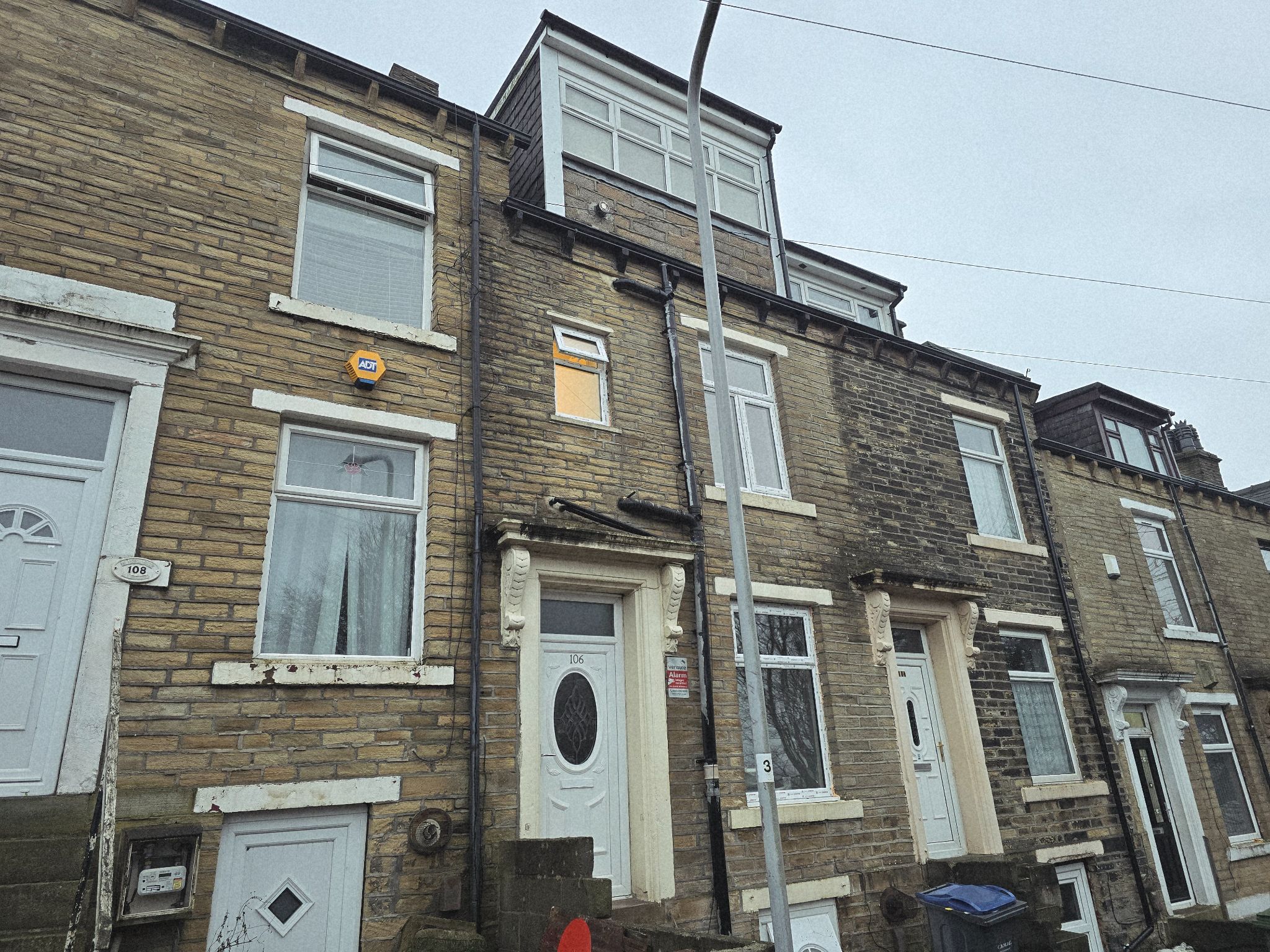 4 bedroom mid terraced house For Sale in Bradford - Property photograph.