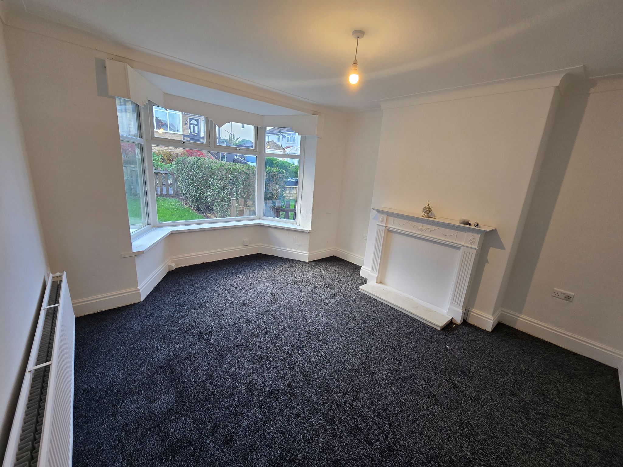 3 bedroom semi-detached house To Let in Shipley - Property photograph.