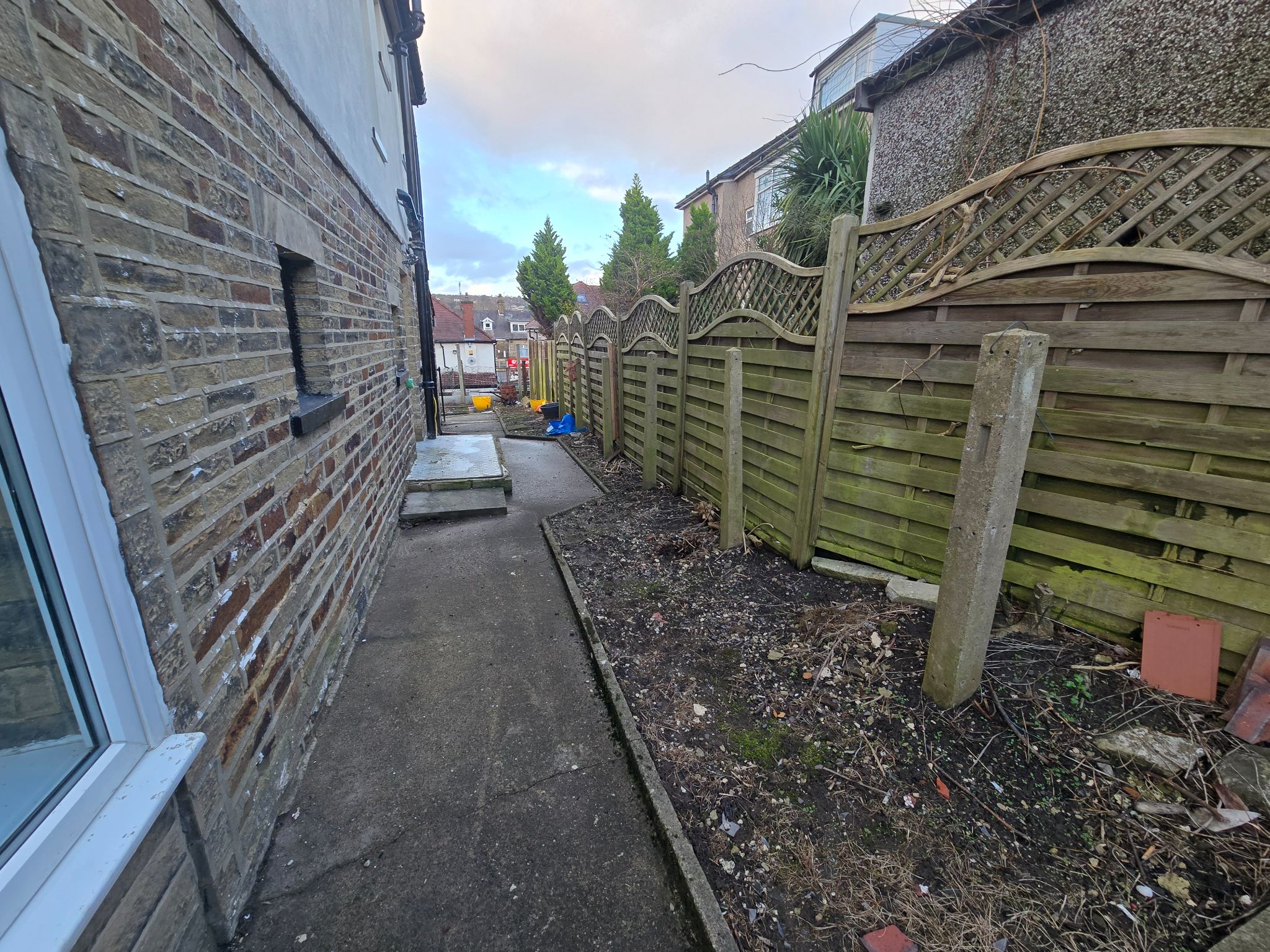3 bedroom semi-detached house To Let in Shipley - Property photograph.