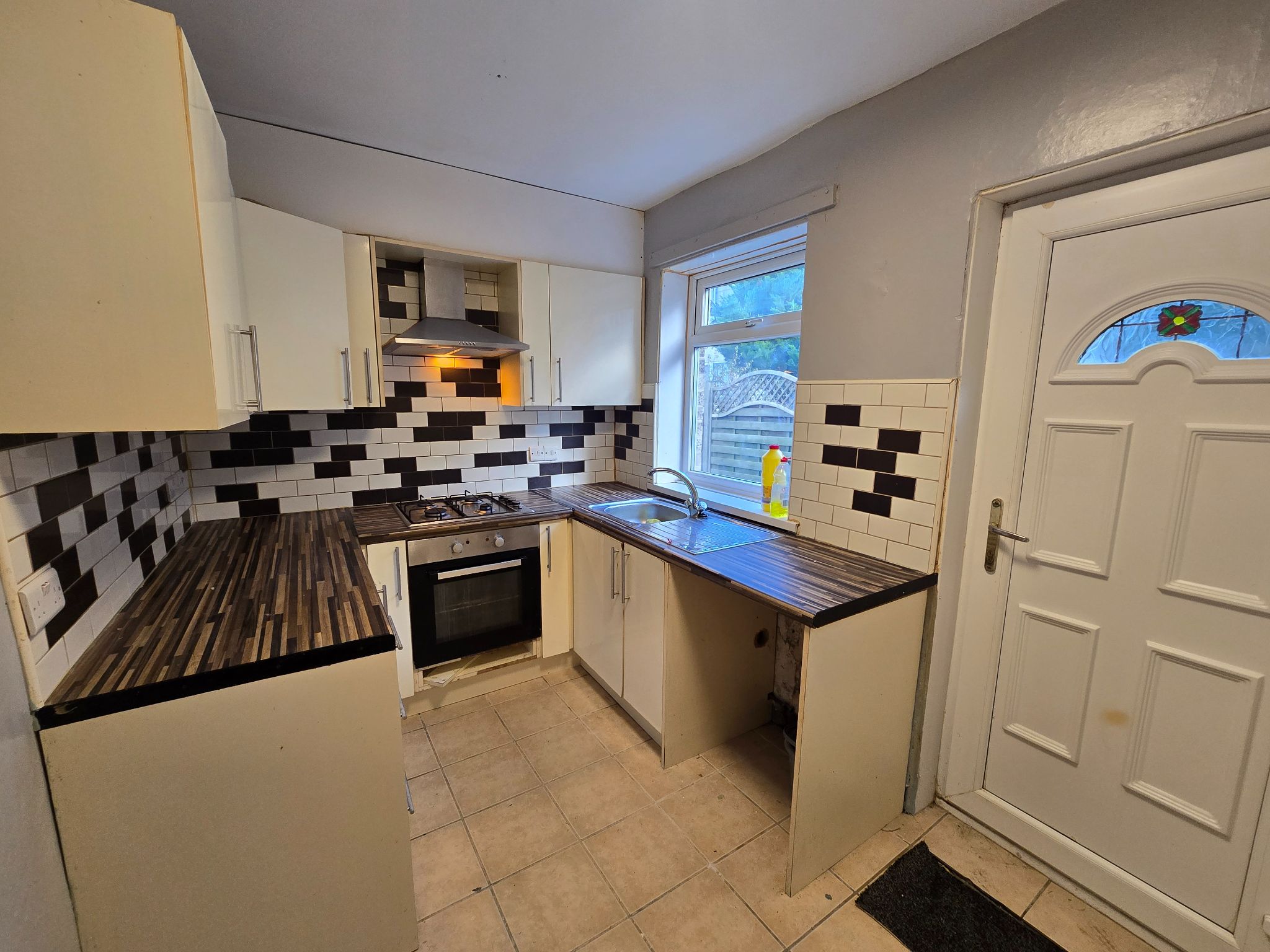 3 bedroom semi-detached house To Let in Shipley - Property photograph.