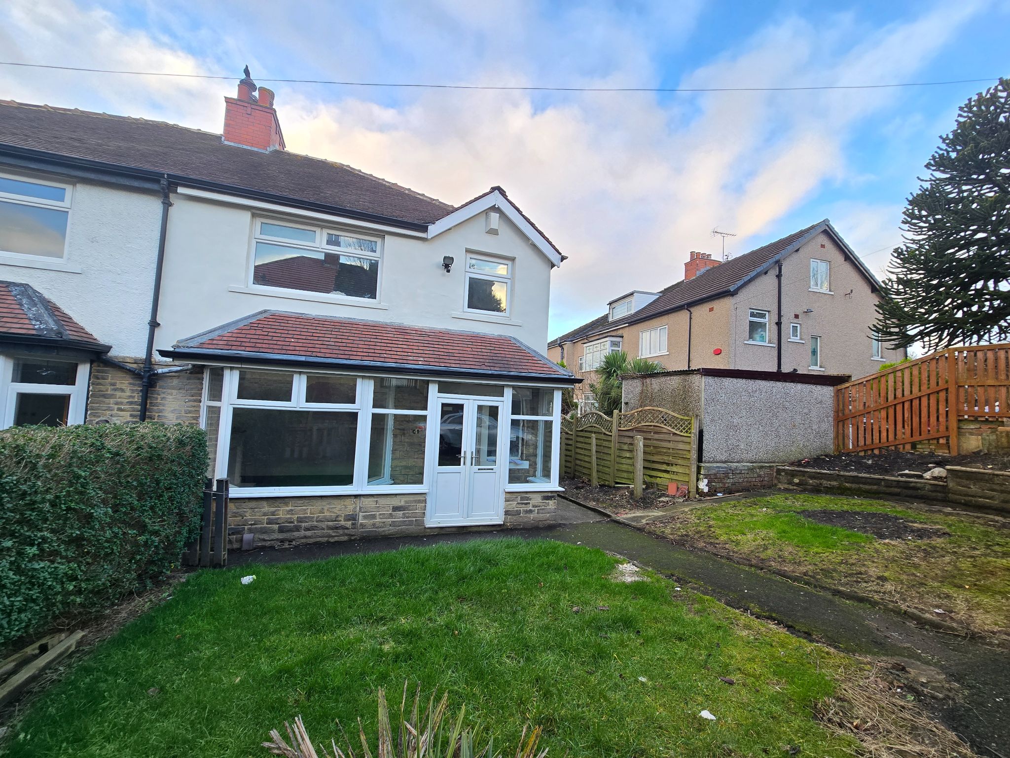 3 bedroom semi-detached house To Let in Shipley - Property photograph.
