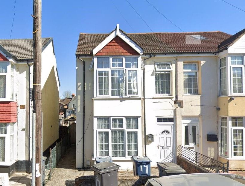 1 bedroom ground floor flat/apartment To Let in High Wycombe - Floorplan 1.