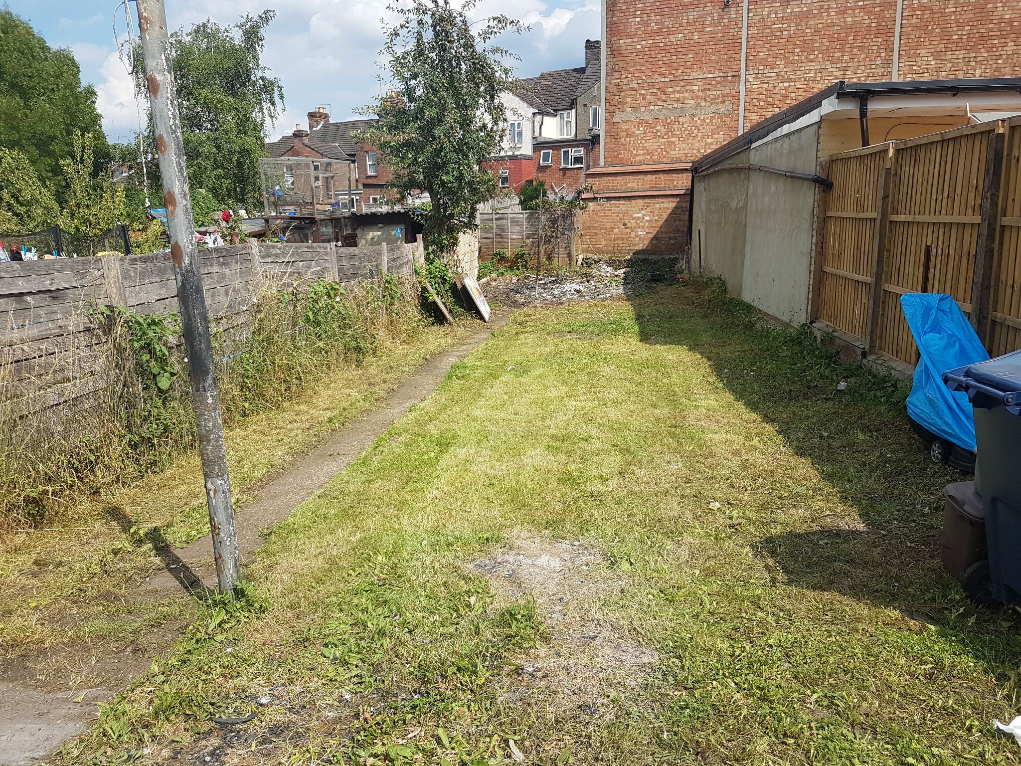 1 bedroom ground floor flat/apartment To Let in High Wycombe - Property photograph.