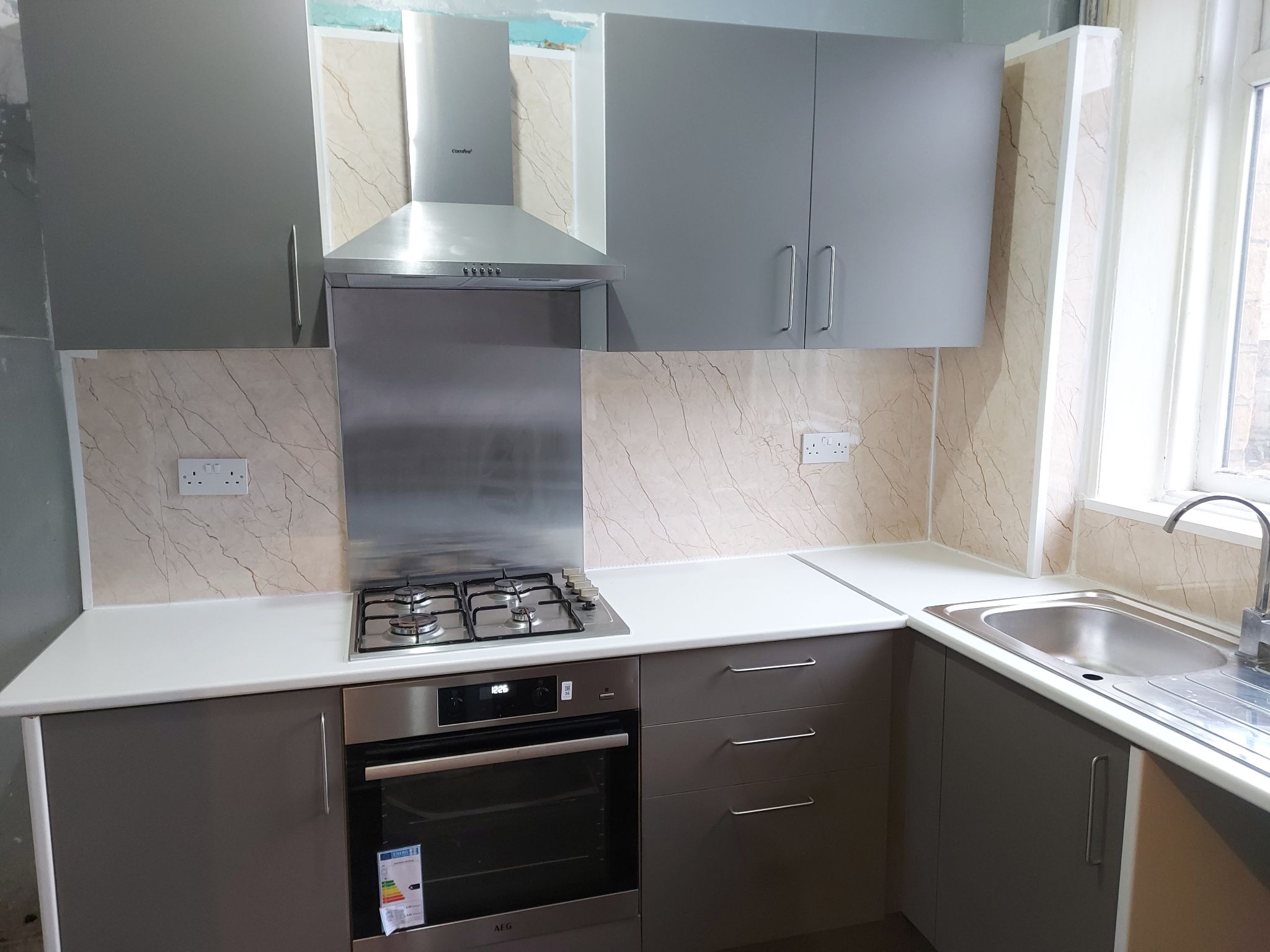 2 bedroom mid terraced house To Let in Bradford - Property photograph.