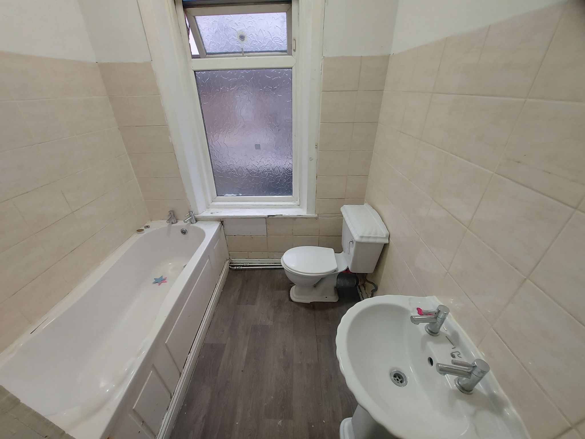 2 bedroom mid terraced house To Let in Bradford - Property photograph.