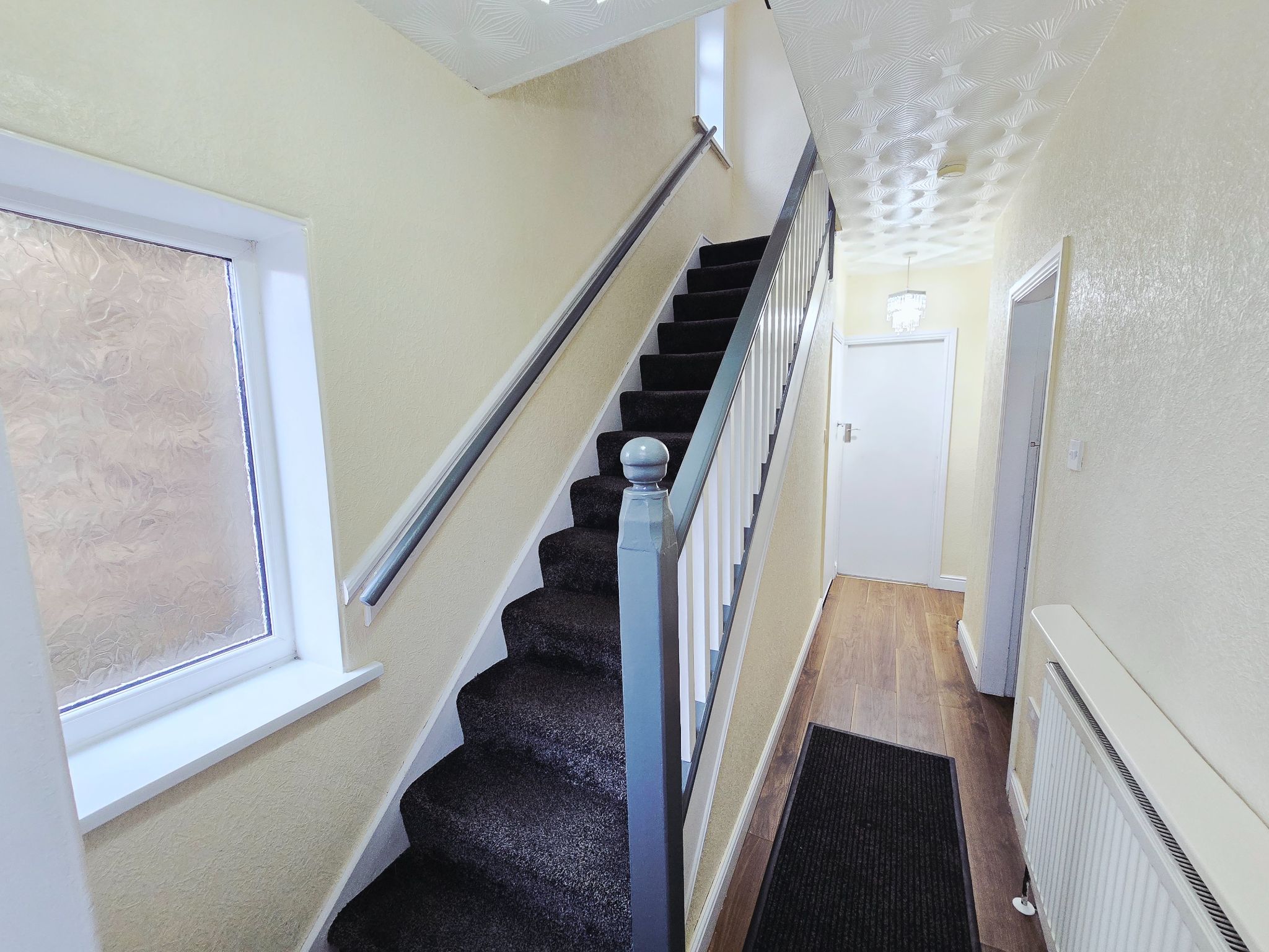 5 bedroom semi-detached house For Sale in Bradford - Property photograph.