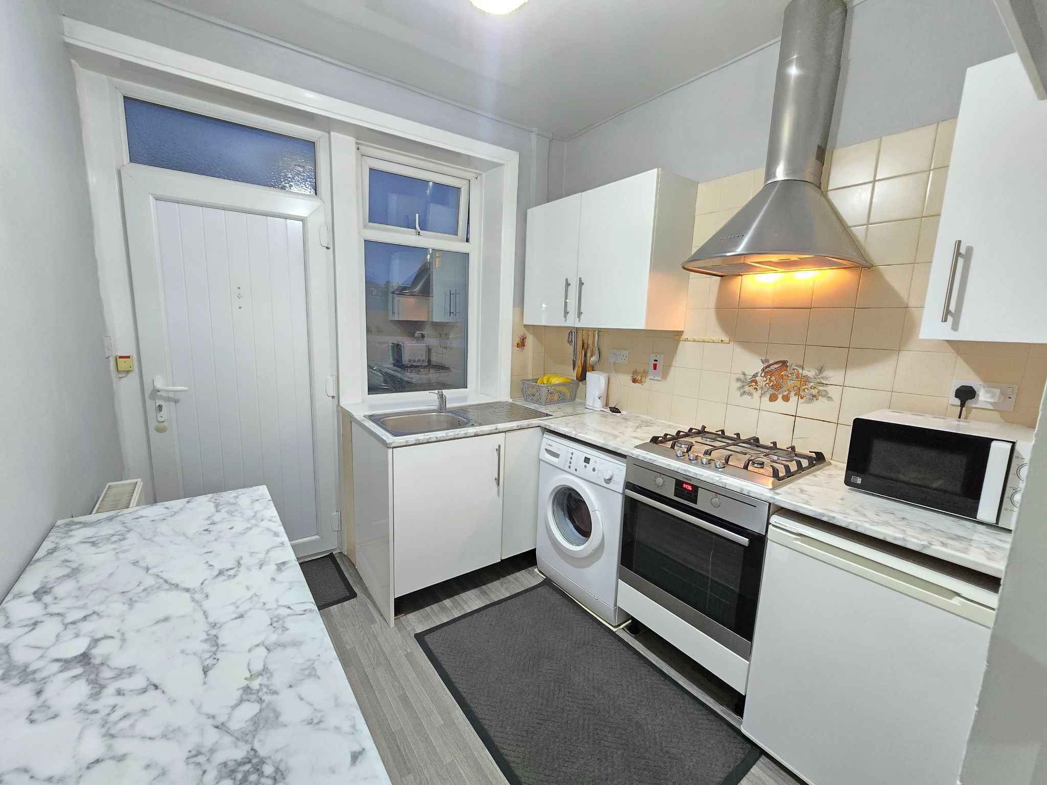 4 bedroom semi-detached house For Sale in Bradford - Property photograph.