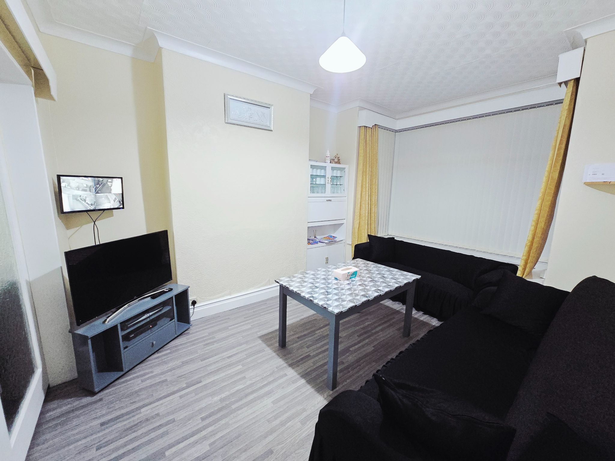 4 bedroom semi-detached house For Sale in Bradford - Property photograph.