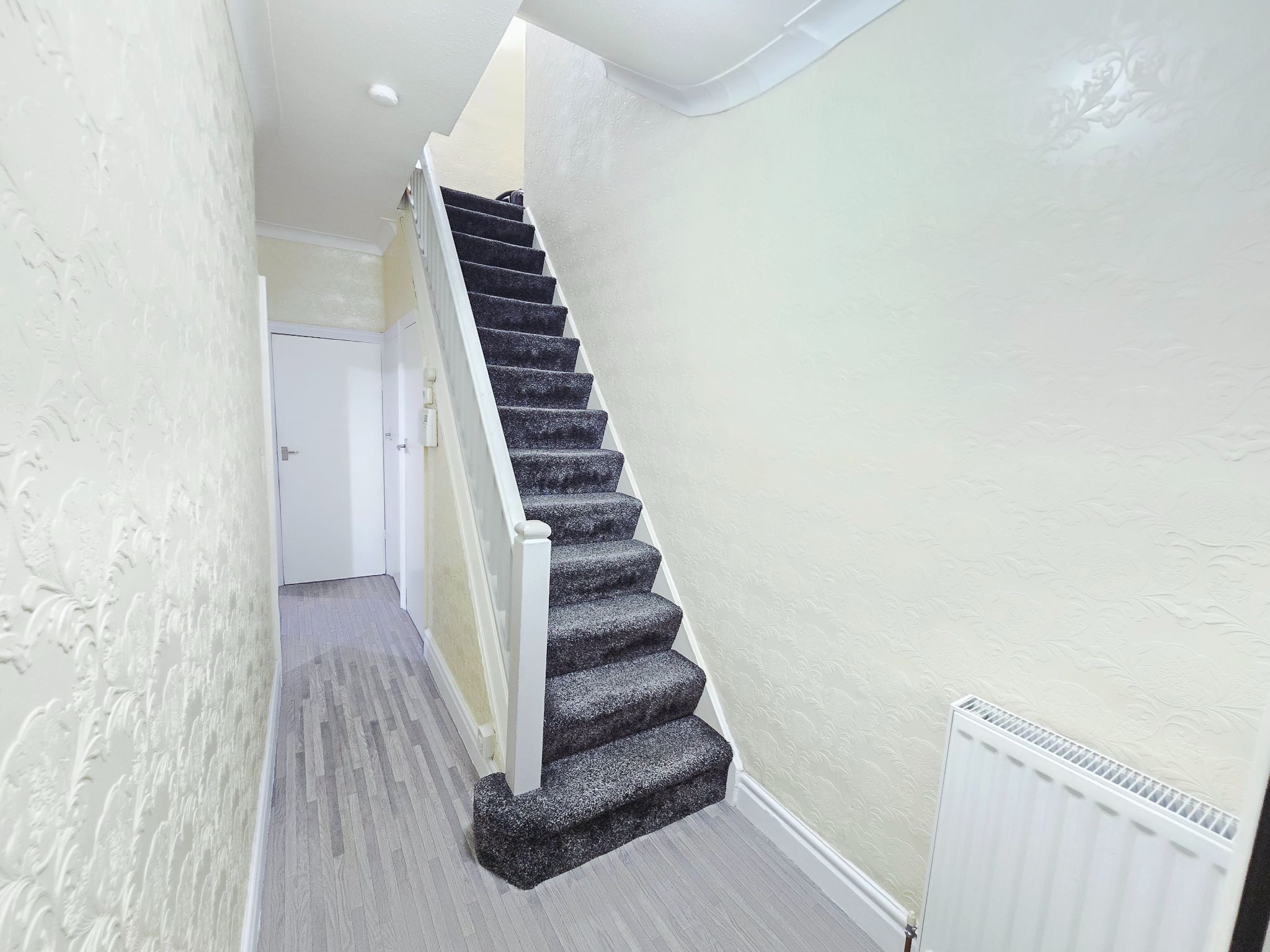 4 bedroom semi-detached house For Sale in Bradford - Property photograph.