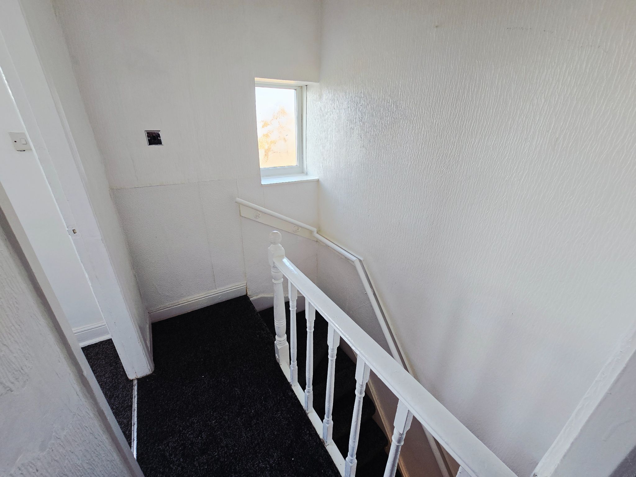 2 bedroom mid terraced house To Let in Bradford - Property photograph.