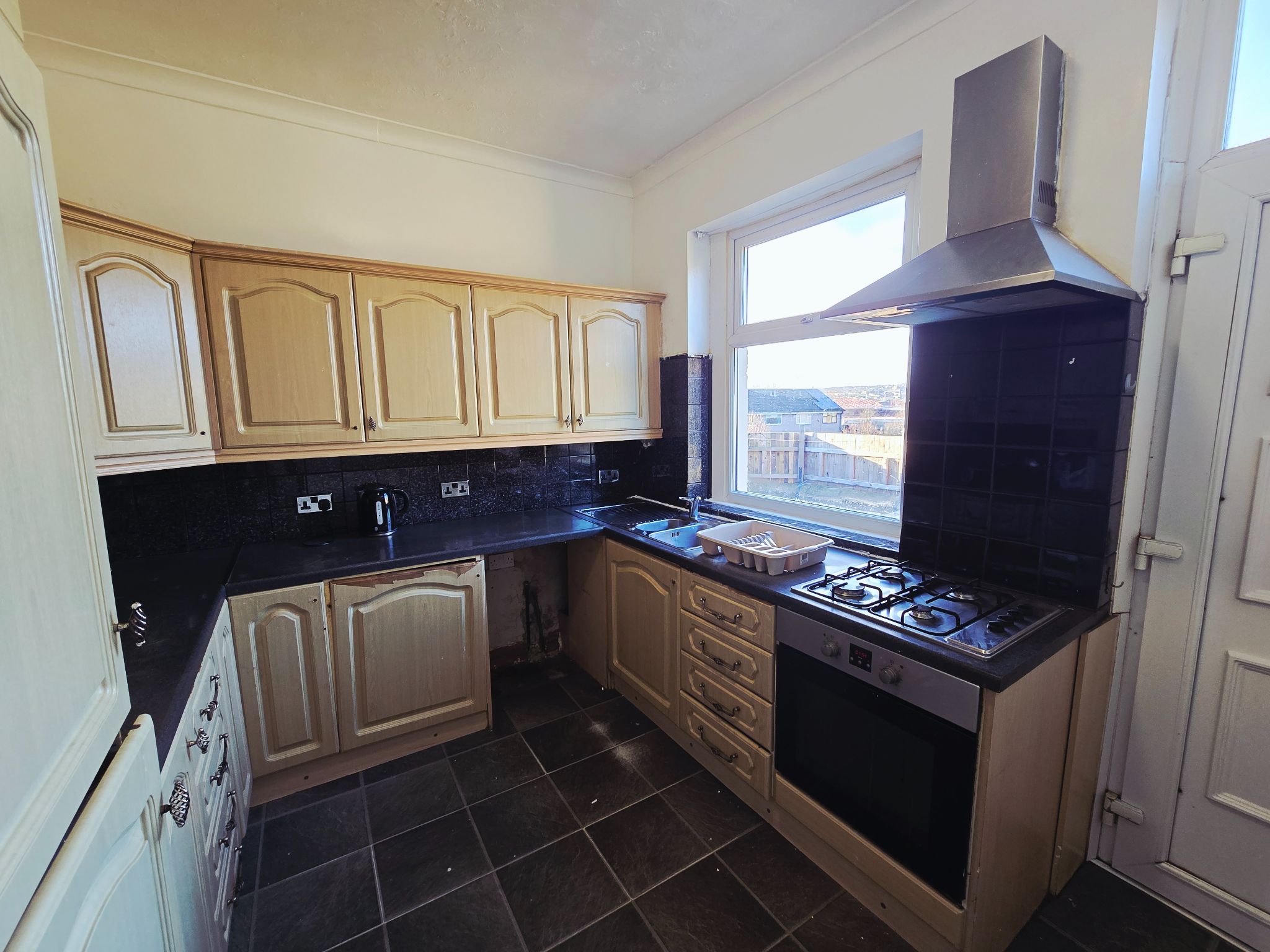2 bedroom mid terraced house To Let in Bradford - Property photograph.