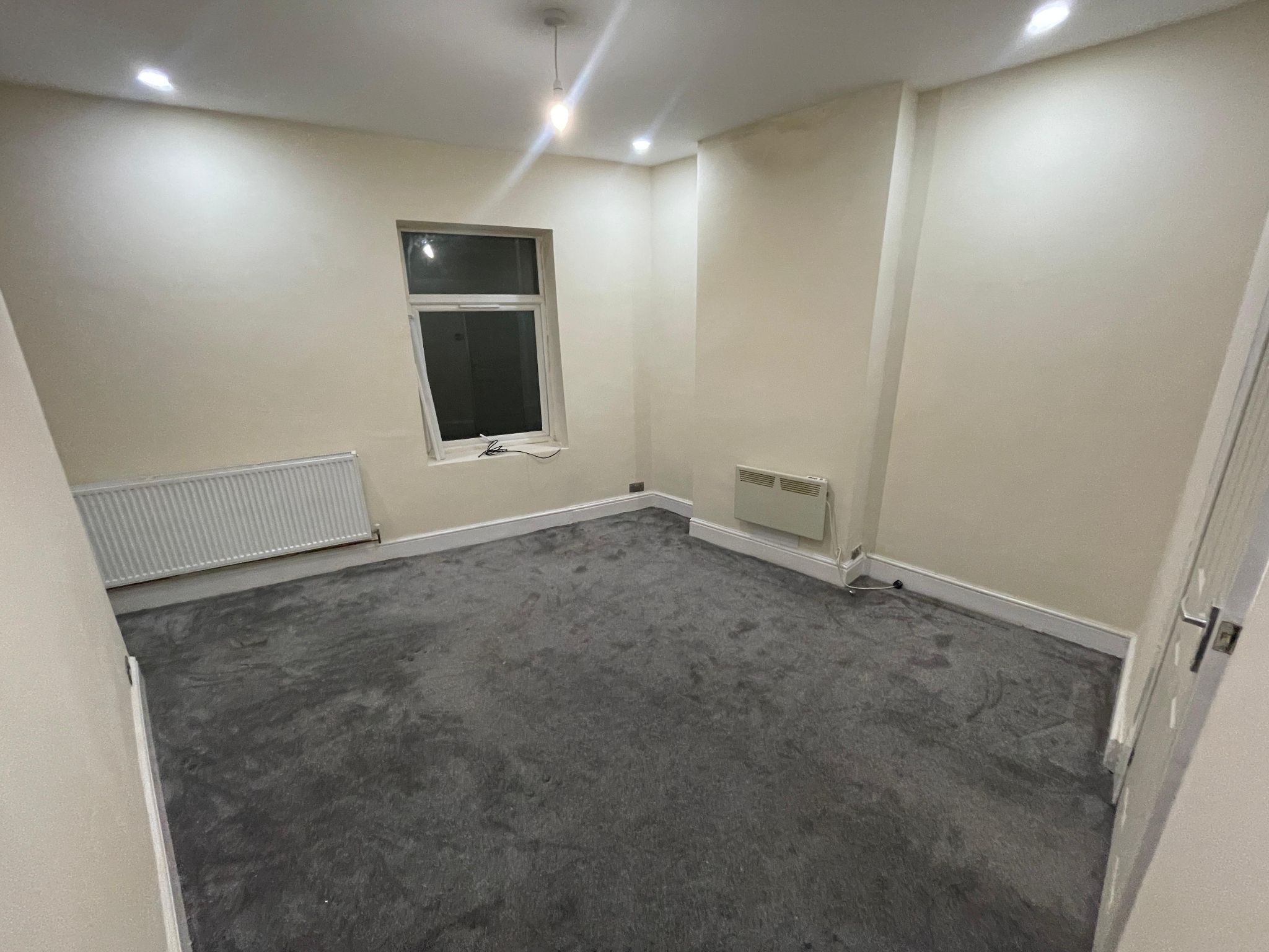 1 bedroom apartment flat/apartment To Let in Stockport - Photograph 1.
