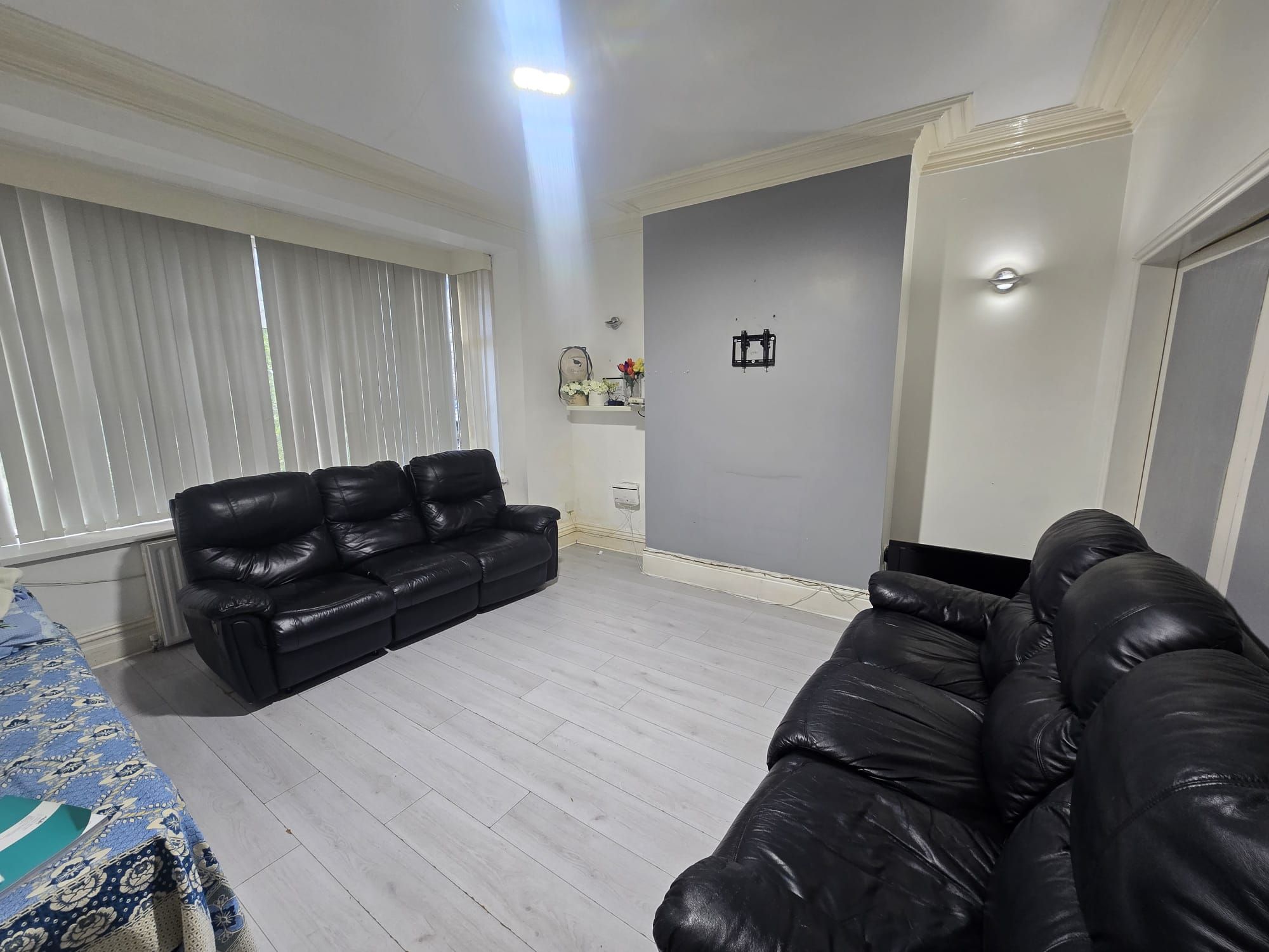 5 bedroom semi-detached house To Let in Bradford - Property photograph.