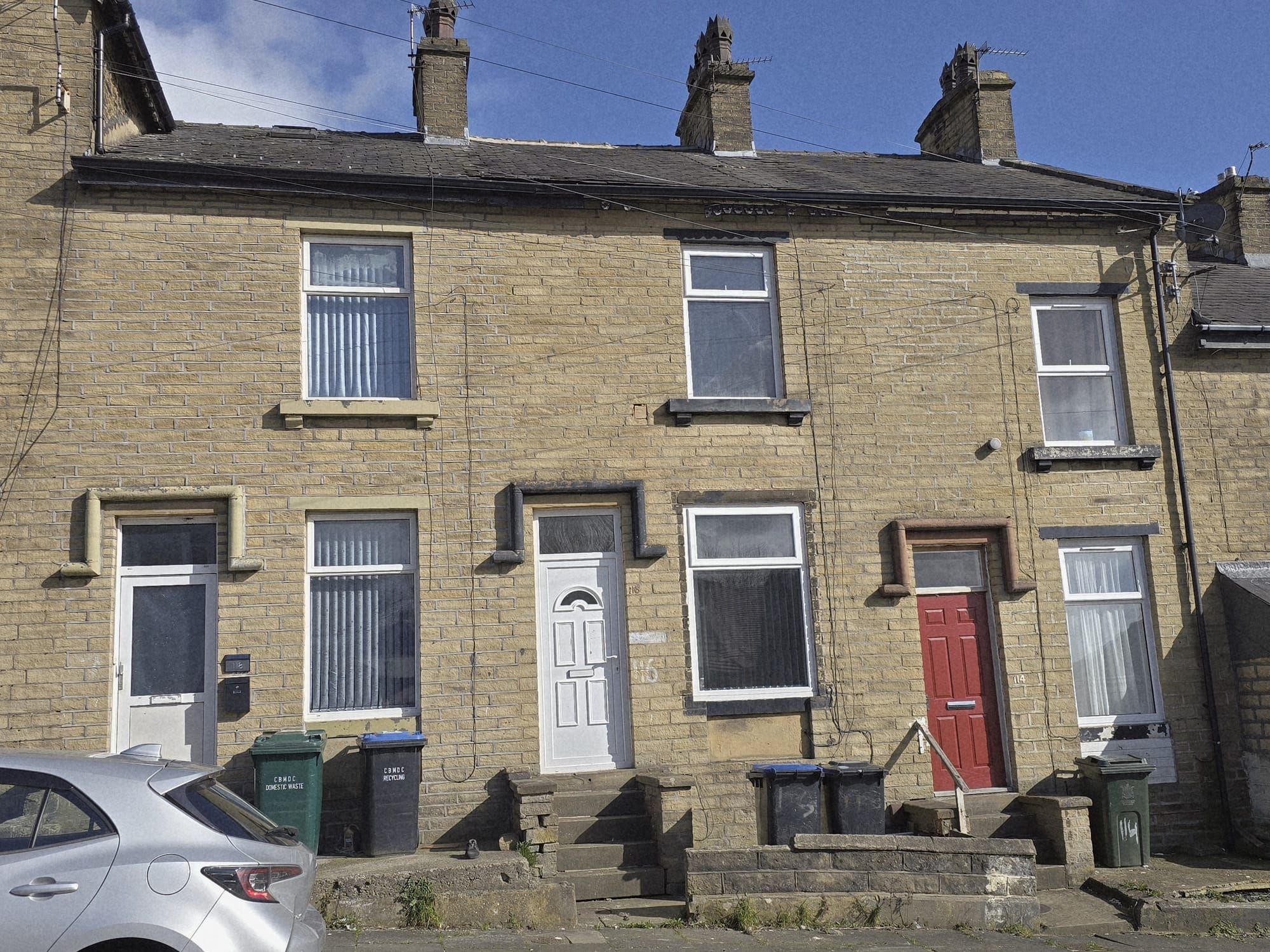 2 bedroom mid terraced house For Sale in Bradford - Photograph 1.