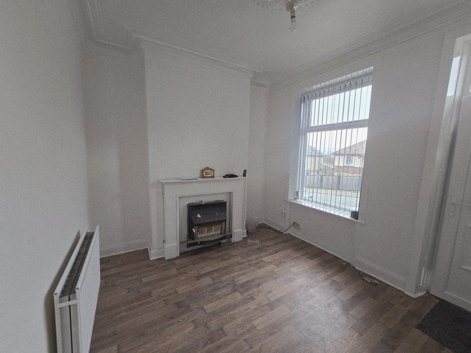 2 bedroom mid terraced house For Sale in Bradford - Property photograph.
