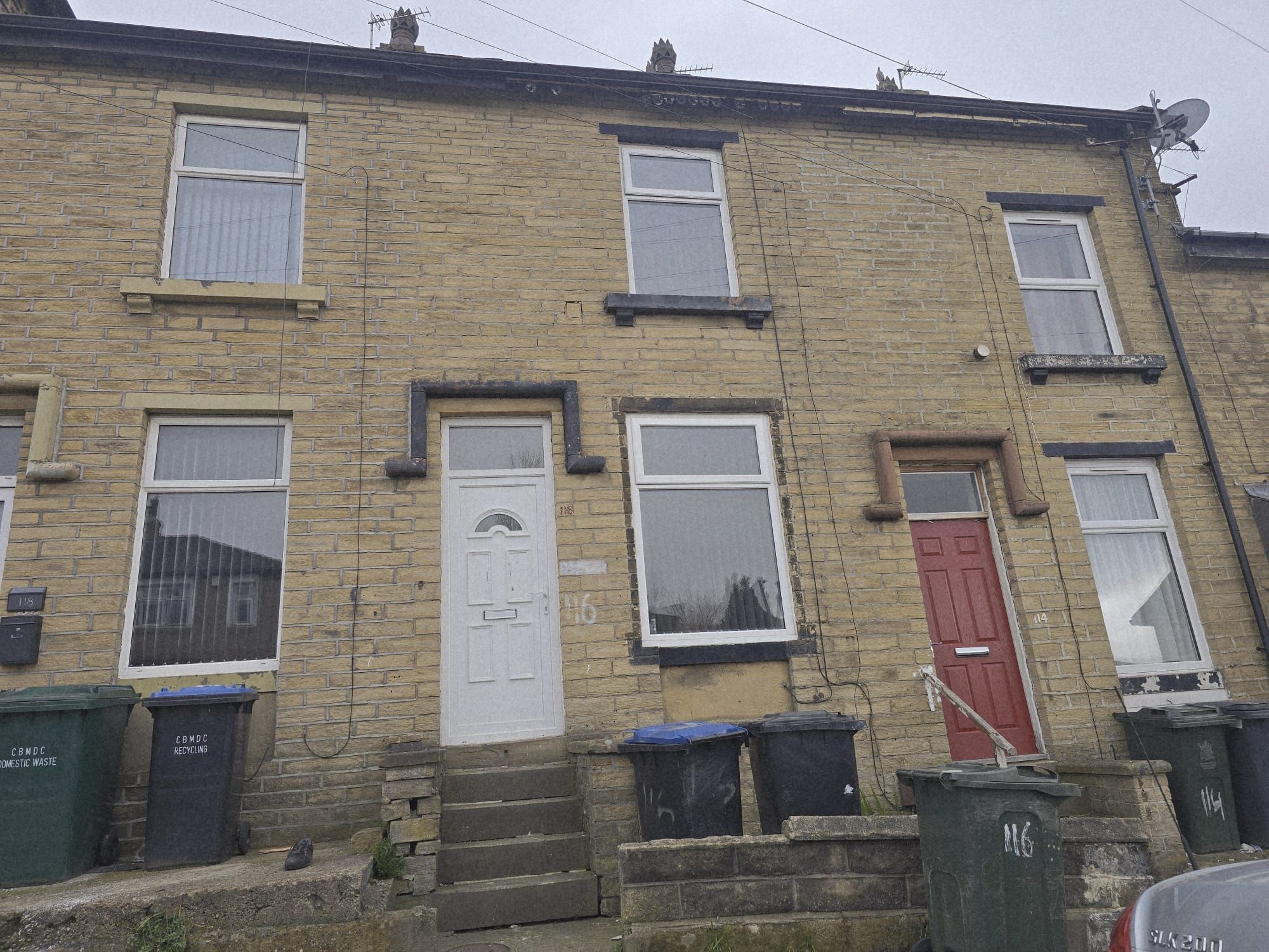 2 bedroom mid terraced house For Sale in Bradford - Property photograph.