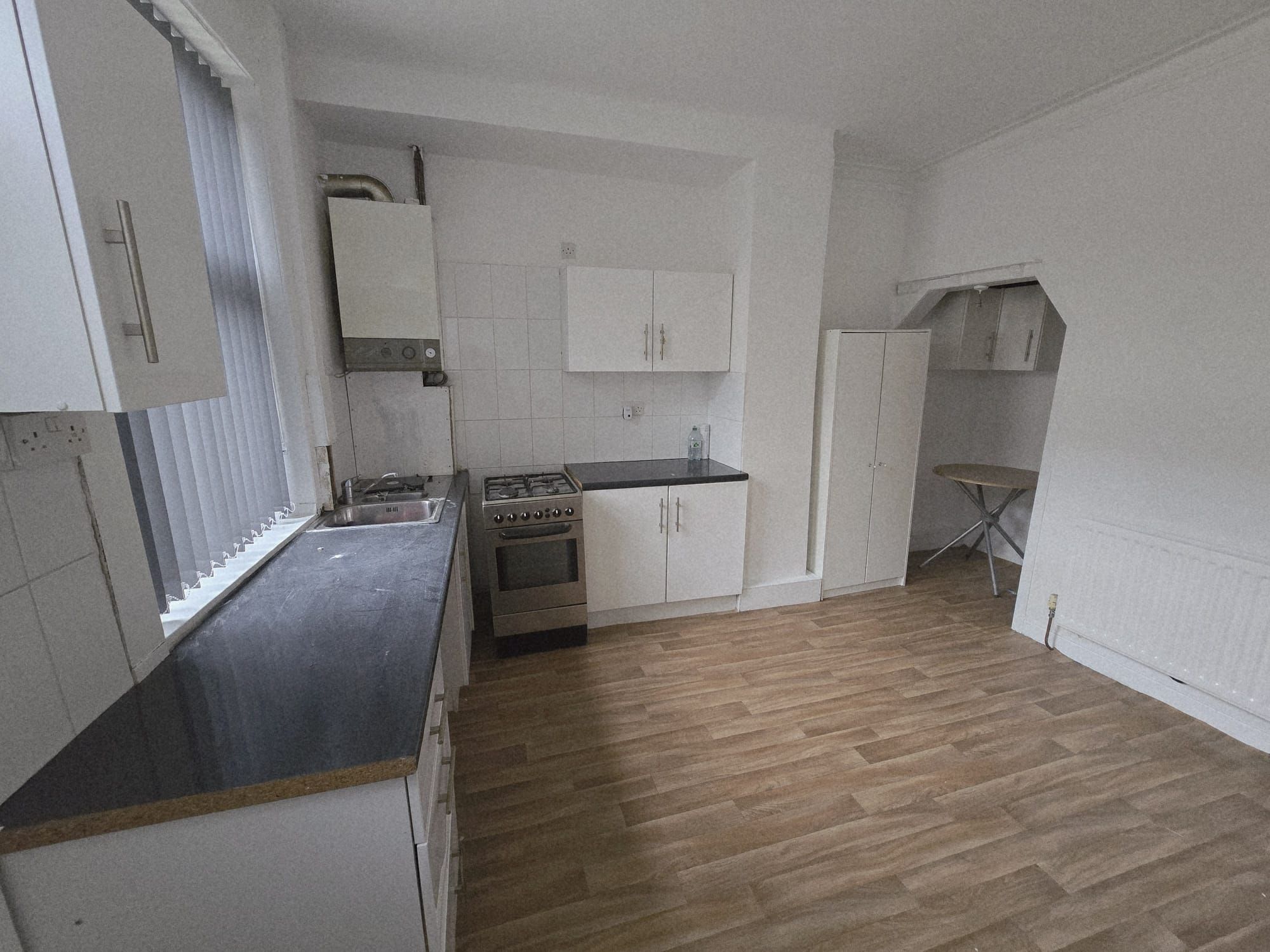 2 bedroom mid terraced house For Sale in Bradford - Property photograph.