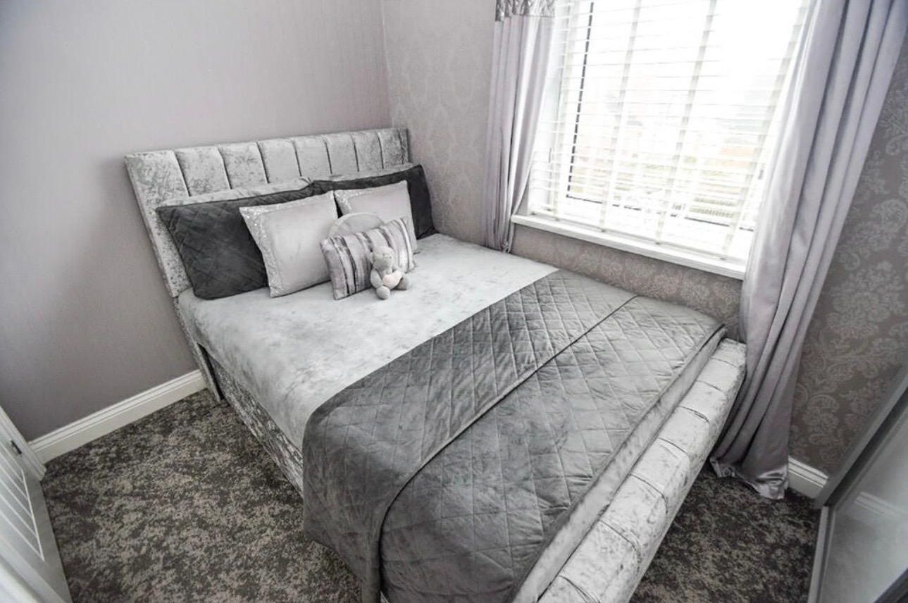 4 bedroom semi-detached house For Sale in Bradford - Property photograph.