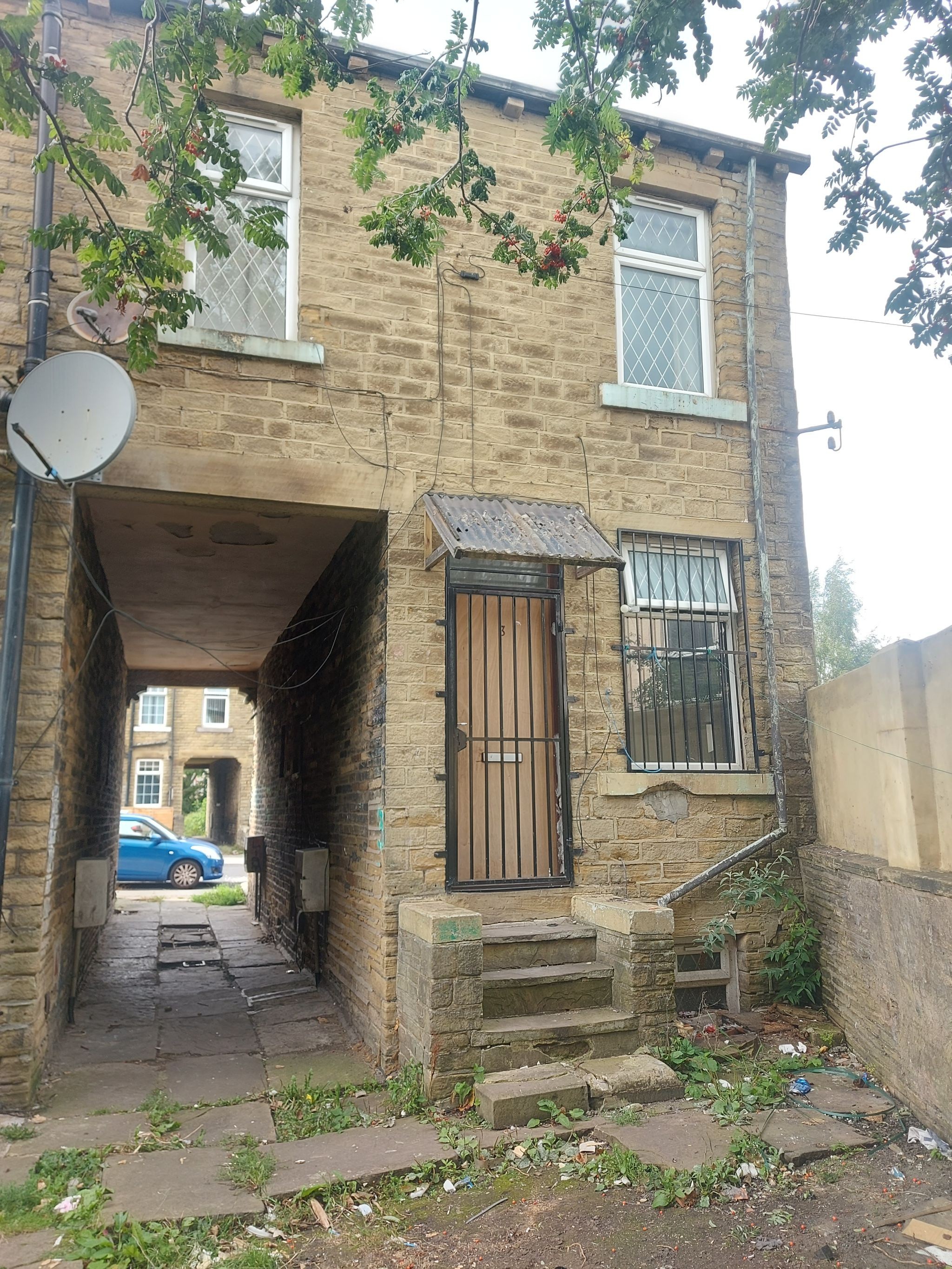 2 bedroom mid terraced house For Sale in Bradford - Property photograph.