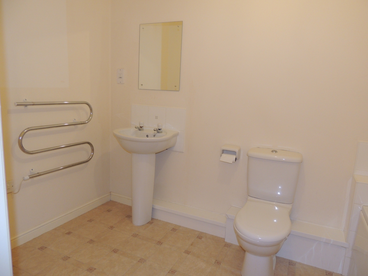 2 bedroom apartment flat/apartment Let in Chorley - Photograph 5